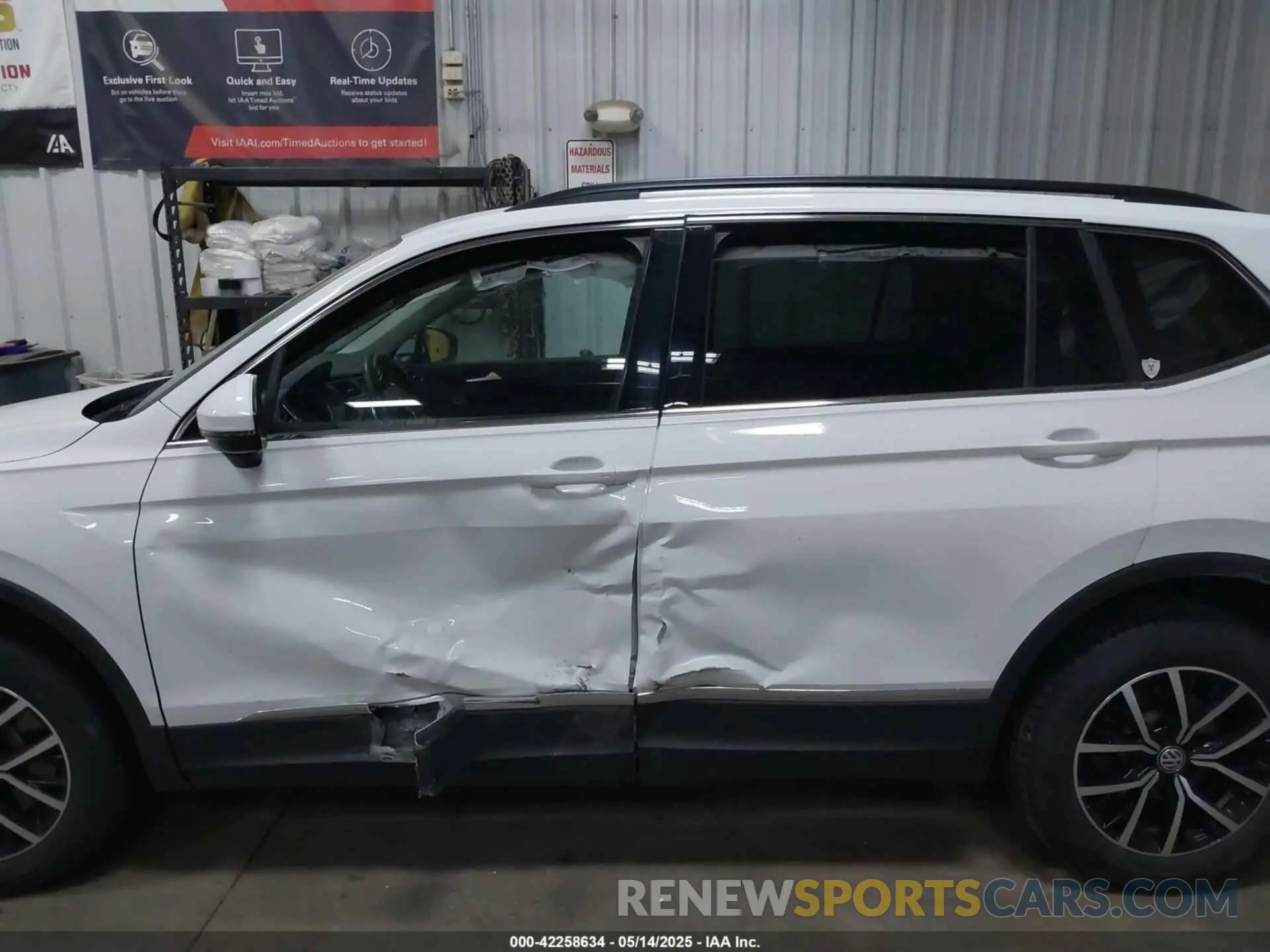 14 Photograph of a damaged car 3VV2B7AX5MM142338 VOLKSWAGEN TIGUAN 2021