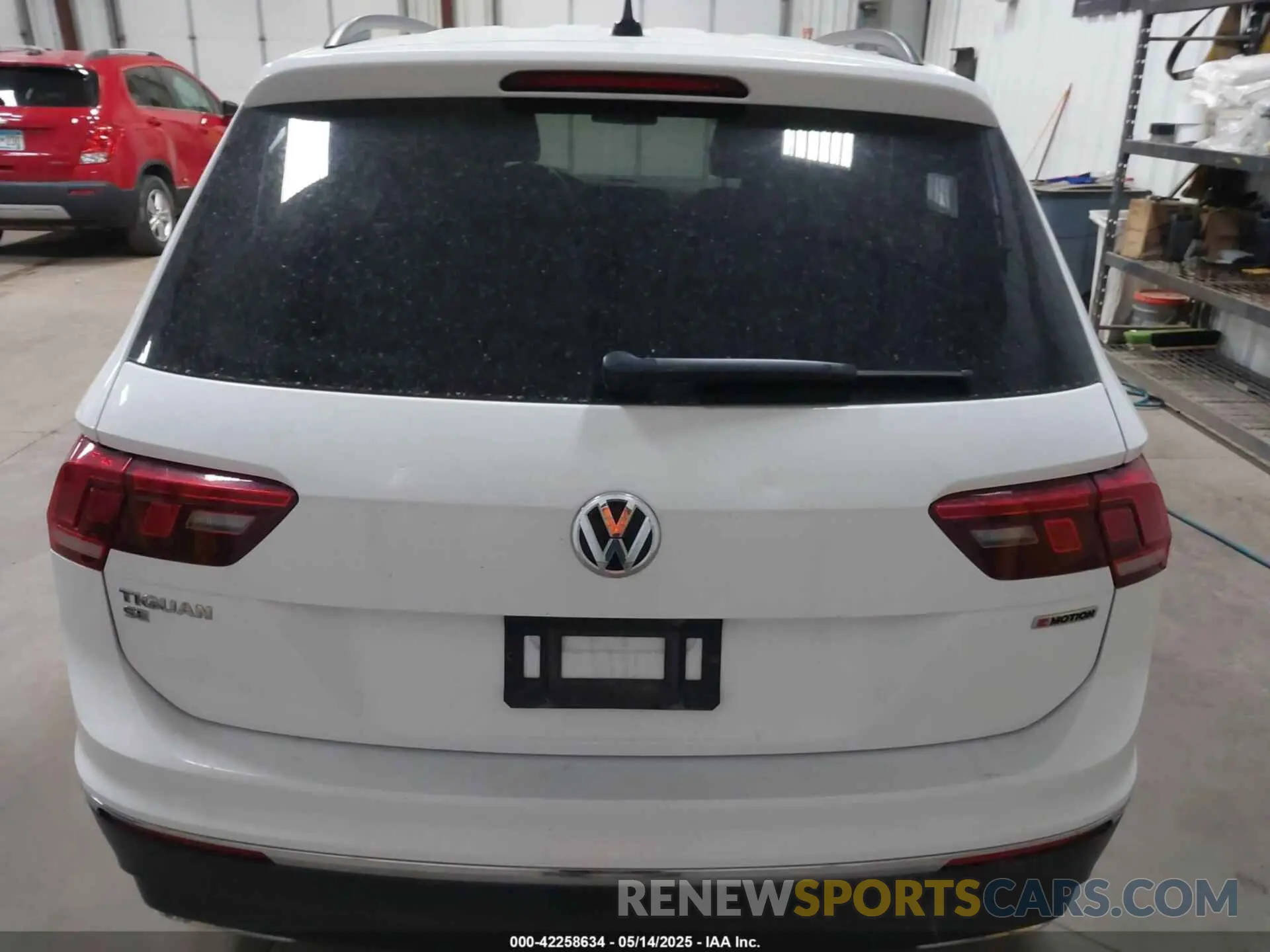 16 Photograph of a damaged car 3VV2B7AX5MM142338 VOLKSWAGEN TIGUAN 2021