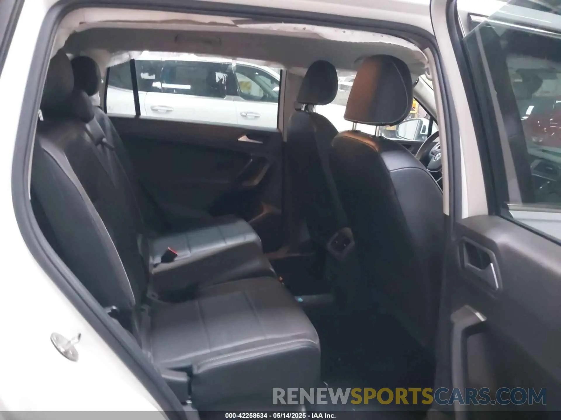 8 Photograph of a damaged car 3VV2B7AX5MM142338 VOLKSWAGEN TIGUAN 2021