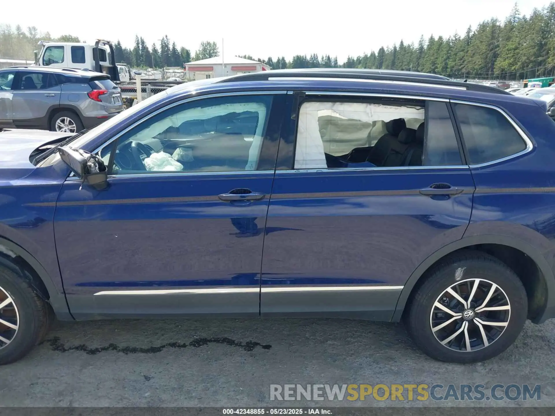 13 Photograph of a damaged car 3VV2B7AX6MM067004 VOLKSWAGEN TIGUAN 2021