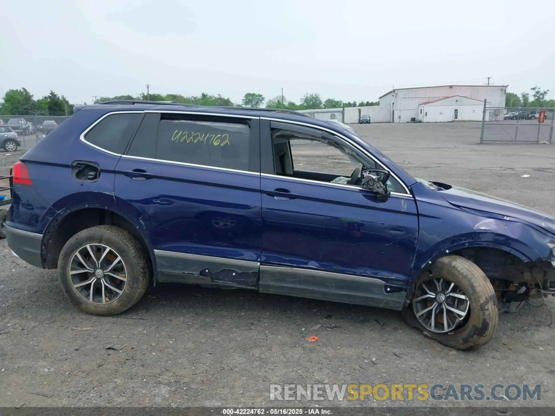 12 Photograph of a damaged car 3VV2B7AX6MM078293 VOLKSWAGEN TIGUAN 2021