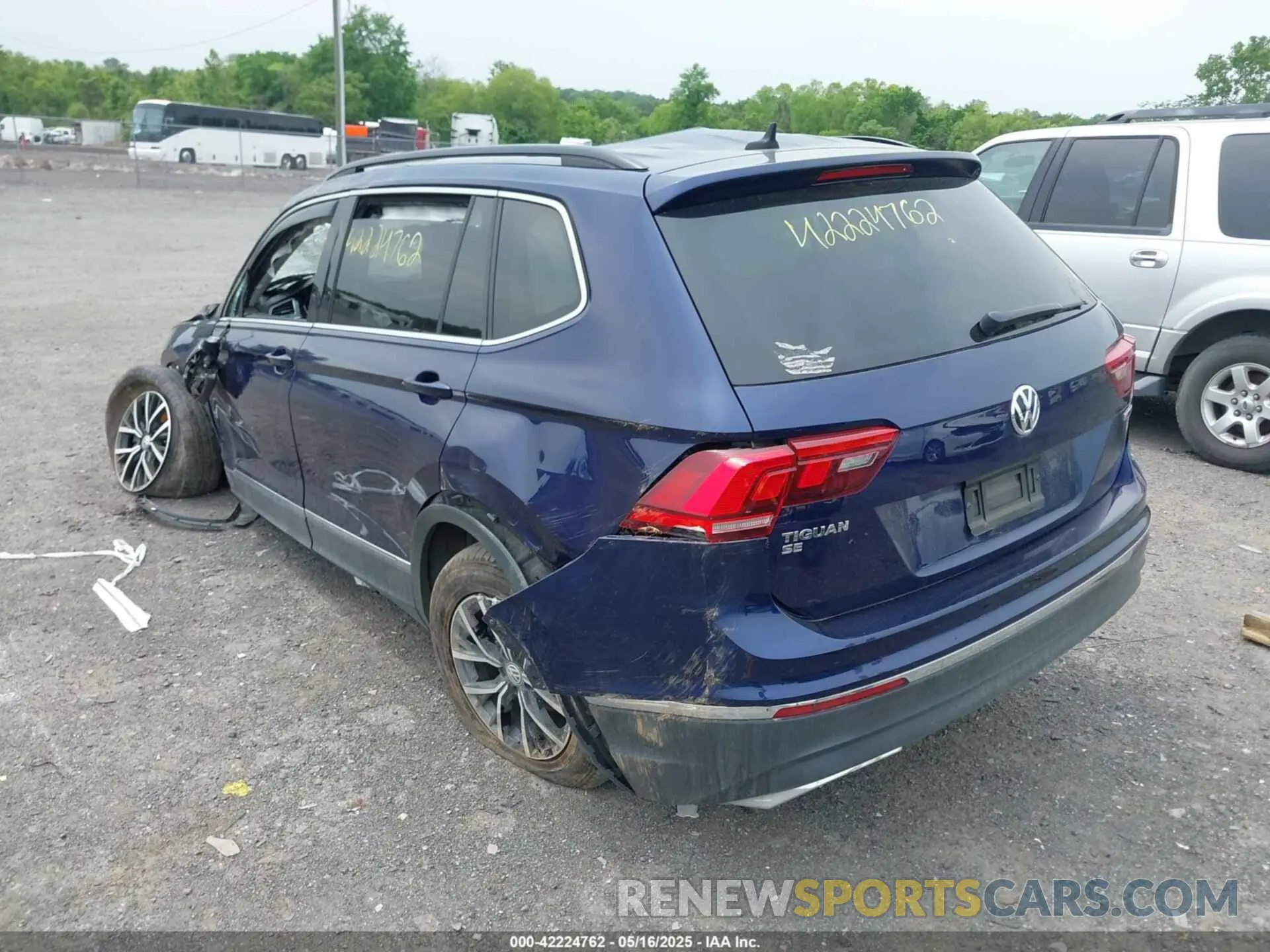 3 Photograph of a damaged car 3VV2B7AX6MM078293 VOLKSWAGEN TIGUAN 2021