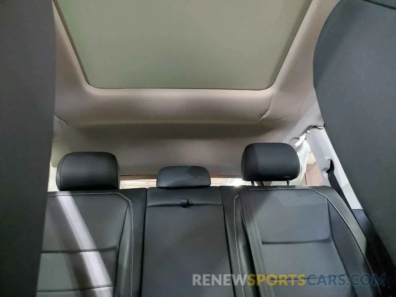 10 Photograph of a damaged car 3VV2B7AX6MM086605 VOLKSWAGEN TIGUAN 2021