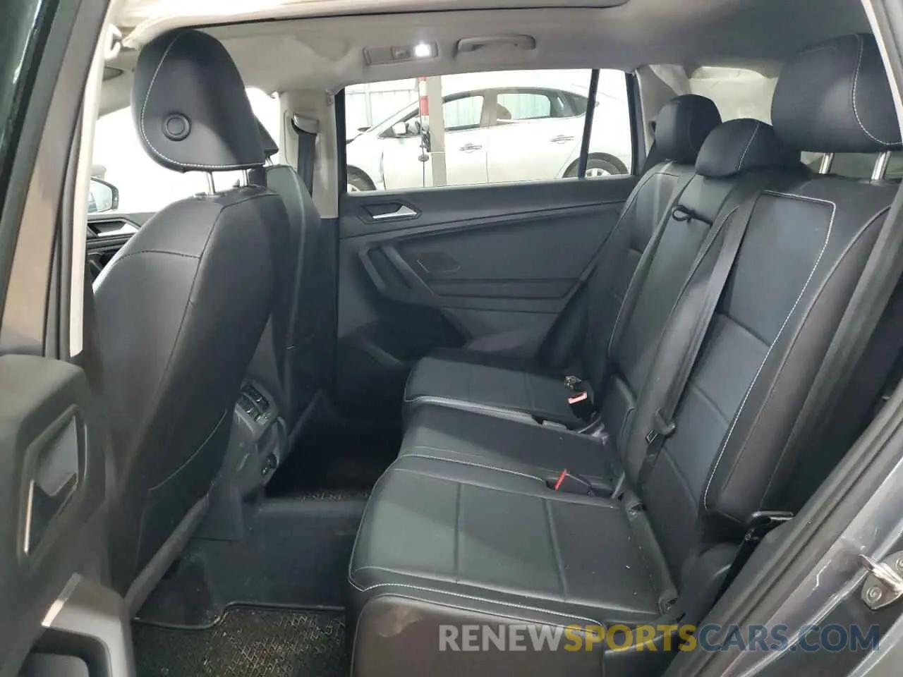 11 Photograph of a damaged car 3VV2B7AX6MM086605 VOLKSWAGEN TIGUAN 2021