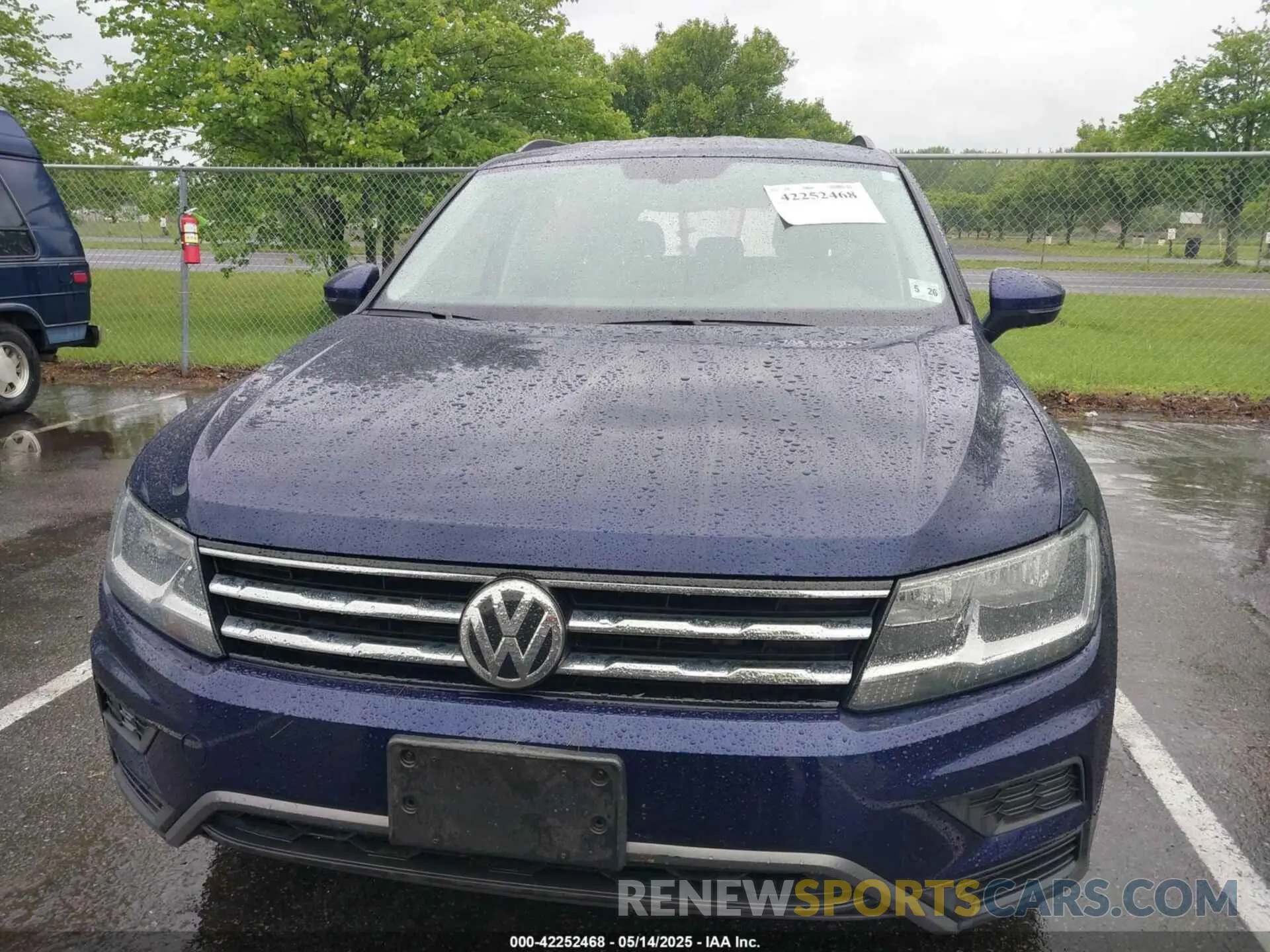 12 Photograph of a damaged car 3VV2B7AX6MM093344 VOLKSWAGEN TIGUAN 2021