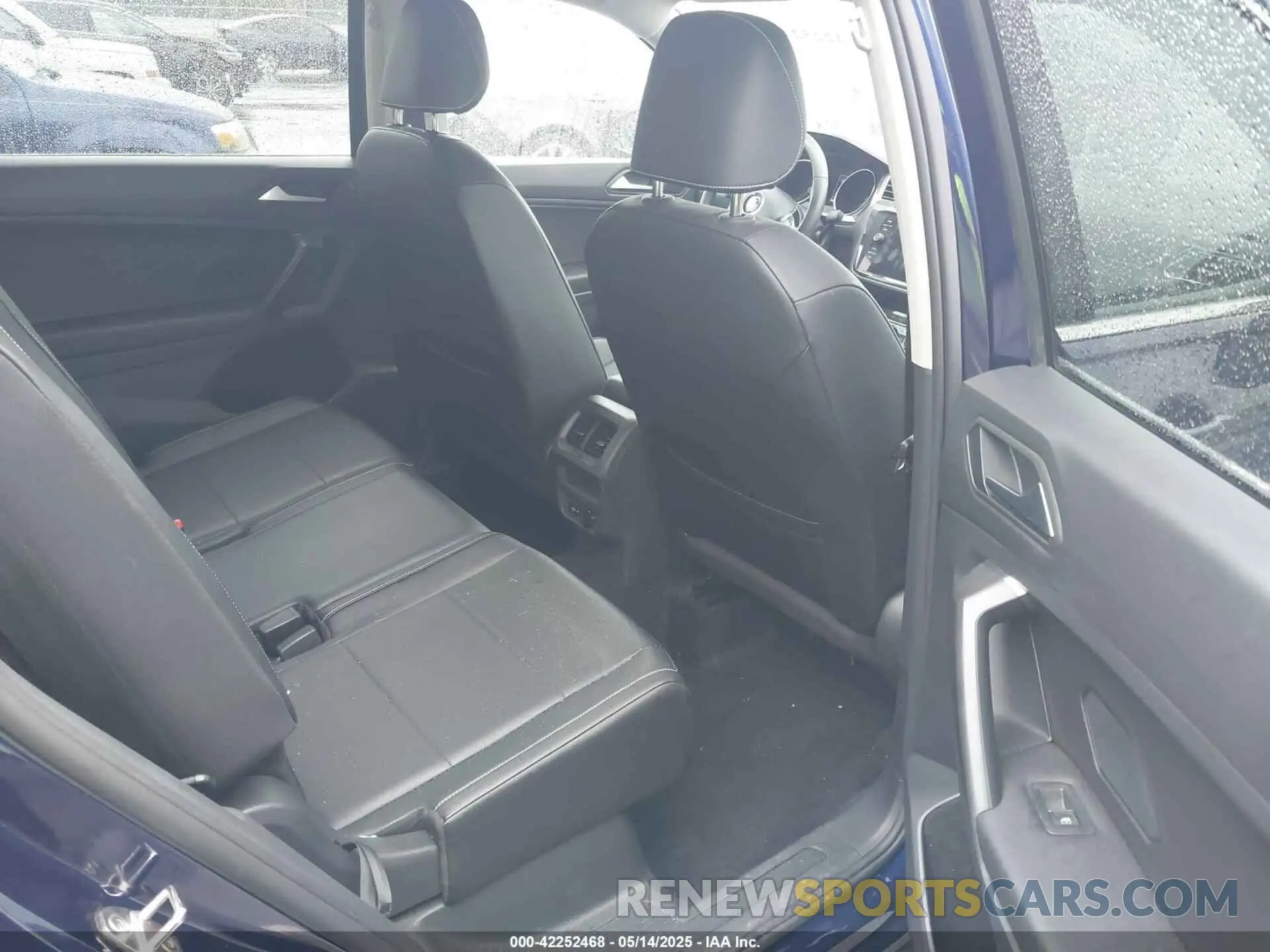 8 Photograph of a damaged car 3VV2B7AX6MM093344 VOLKSWAGEN TIGUAN 2021