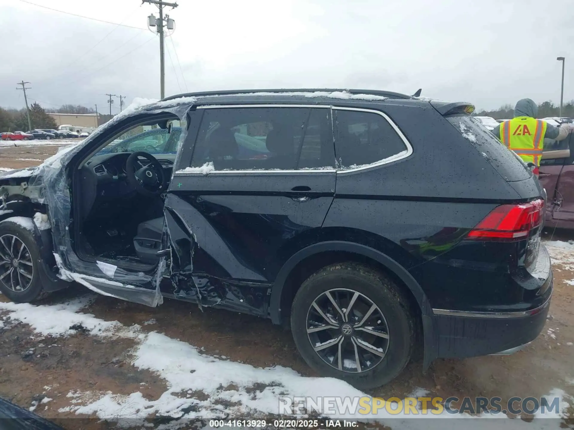 14 Photograph of a damaged car 3VV2B7AX6MM102379 VOLKSWAGEN TIGUAN 2021
