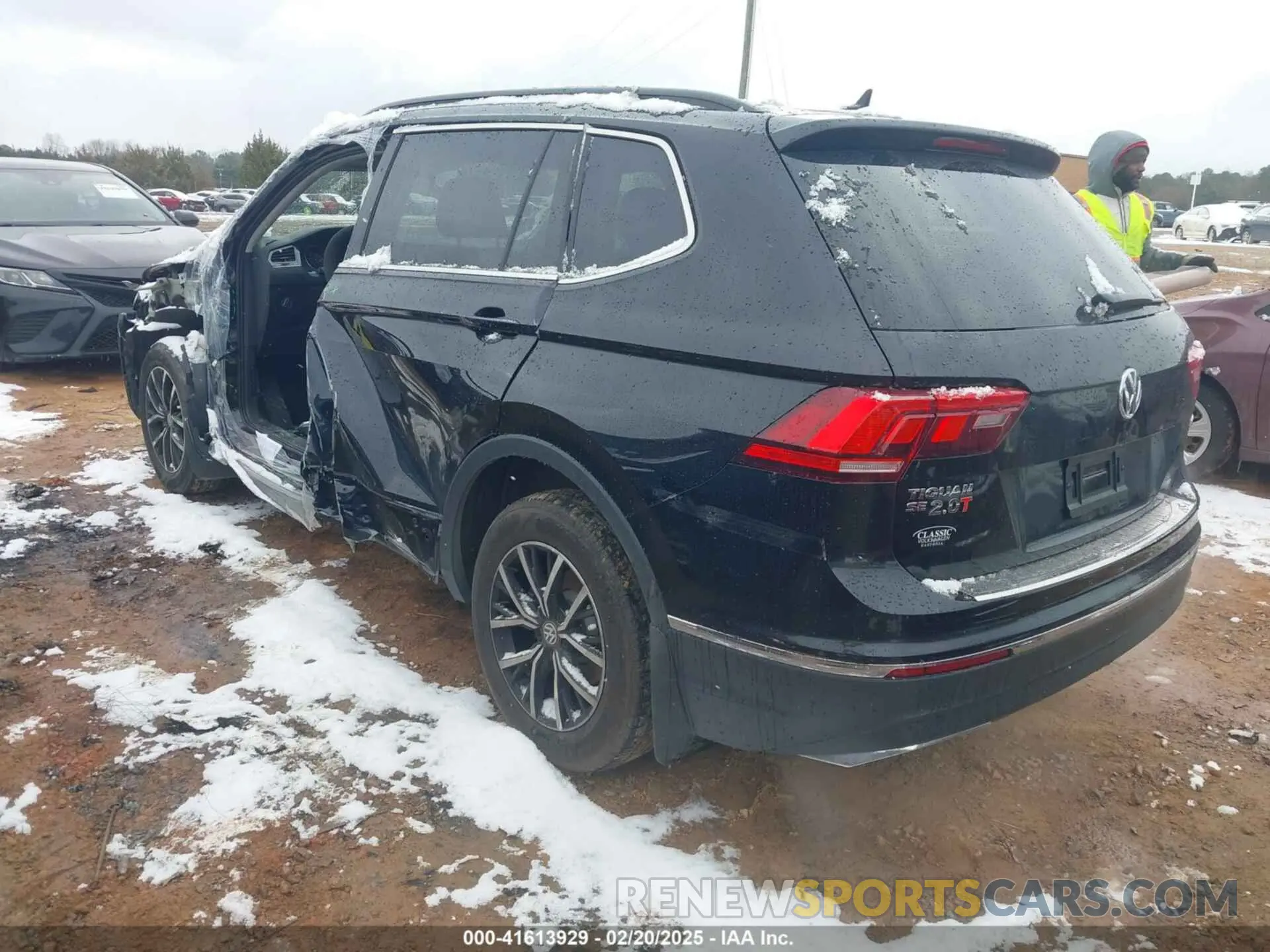 3 Photograph of a damaged car 3VV2B7AX6MM102379 VOLKSWAGEN TIGUAN 2021