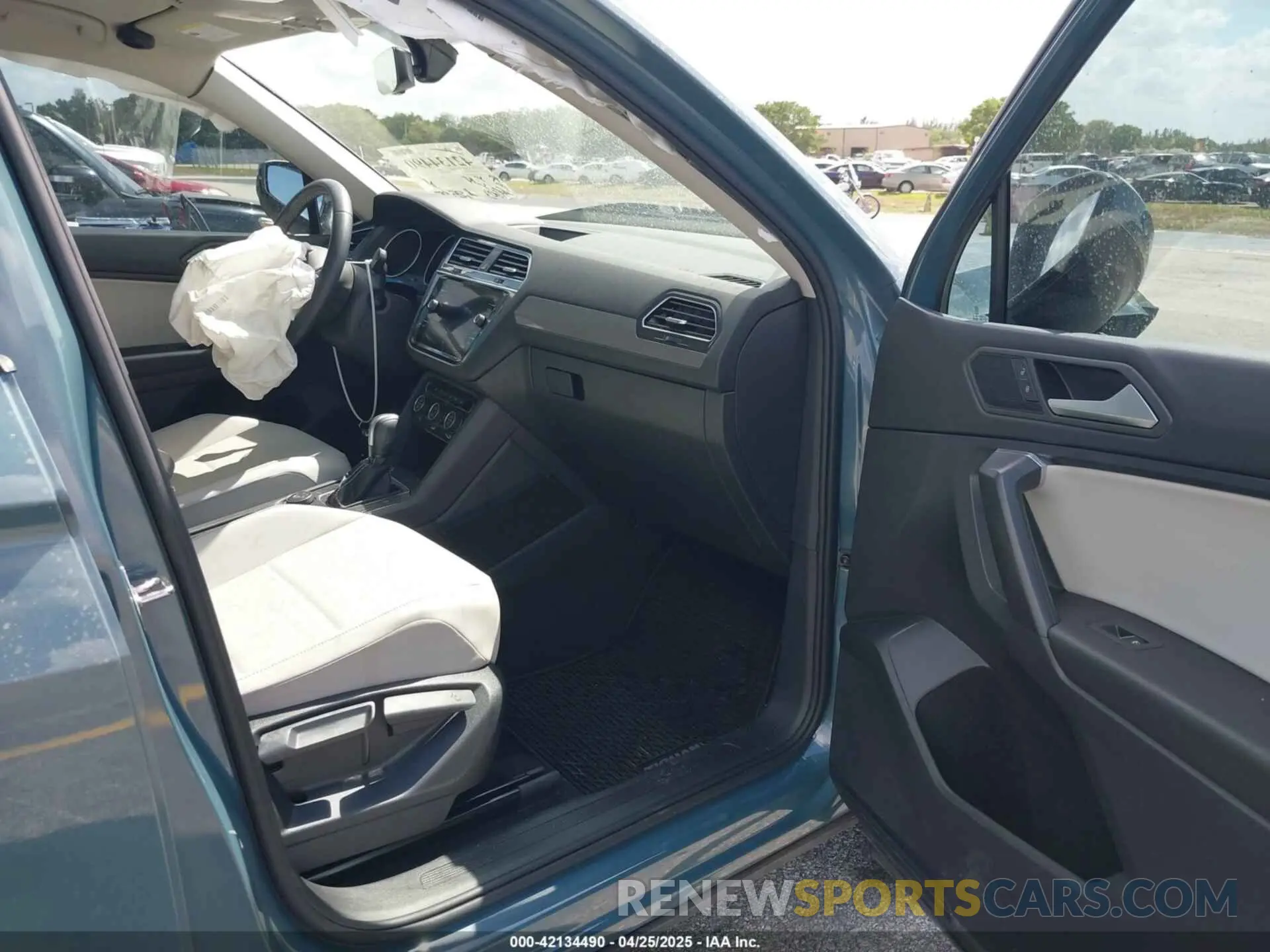 5 Photograph of a damaged car 3VV2B7AX6MM113673 VOLKSWAGEN TIGUAN 2021