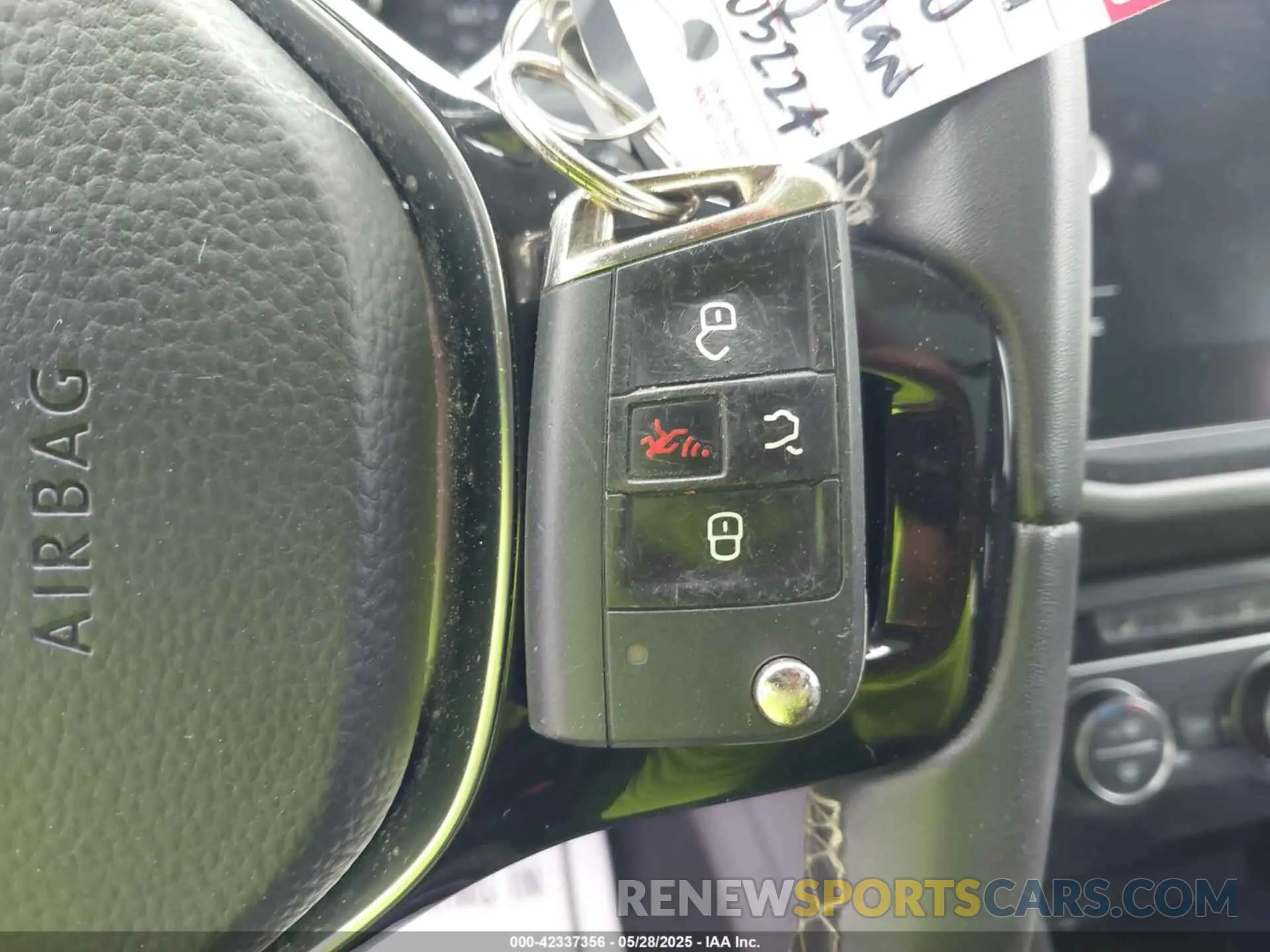 11 Photograph of a damaged car 3VV2B7AX7MM005224 VOLKSWAGEN TIGUAN 2021