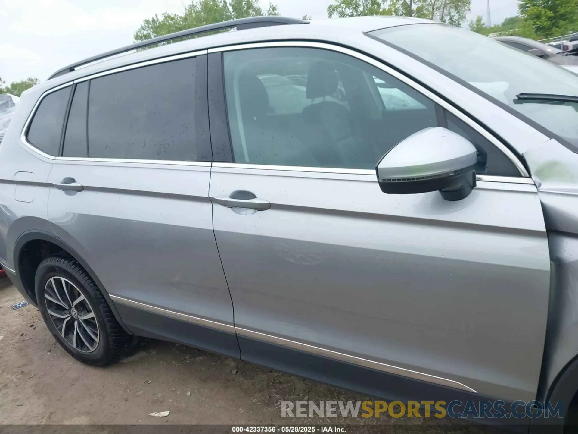 13 Photograph of a damaged car 3VV2B7AX7MM005224 VOLKSWAGEN TIGUAN 2021