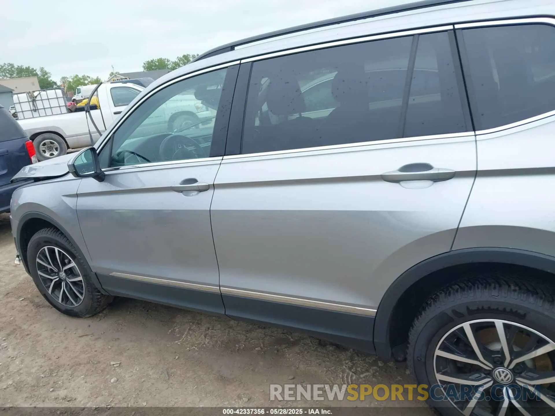 14 Photograph of a damaged car 3VV2B7AX7MM005224 VOLKSWAGEN TIGUAN 2021