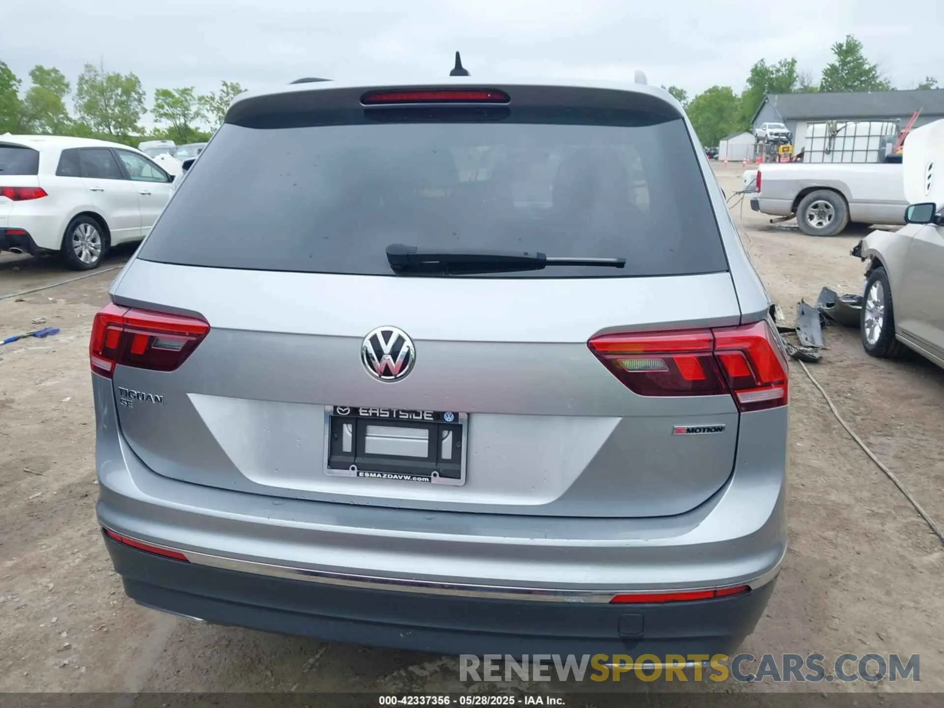 16 Photograph of a damaged car 3VV2B7AX7MM005224 VOLKSWAGEN TIGUAN 2021