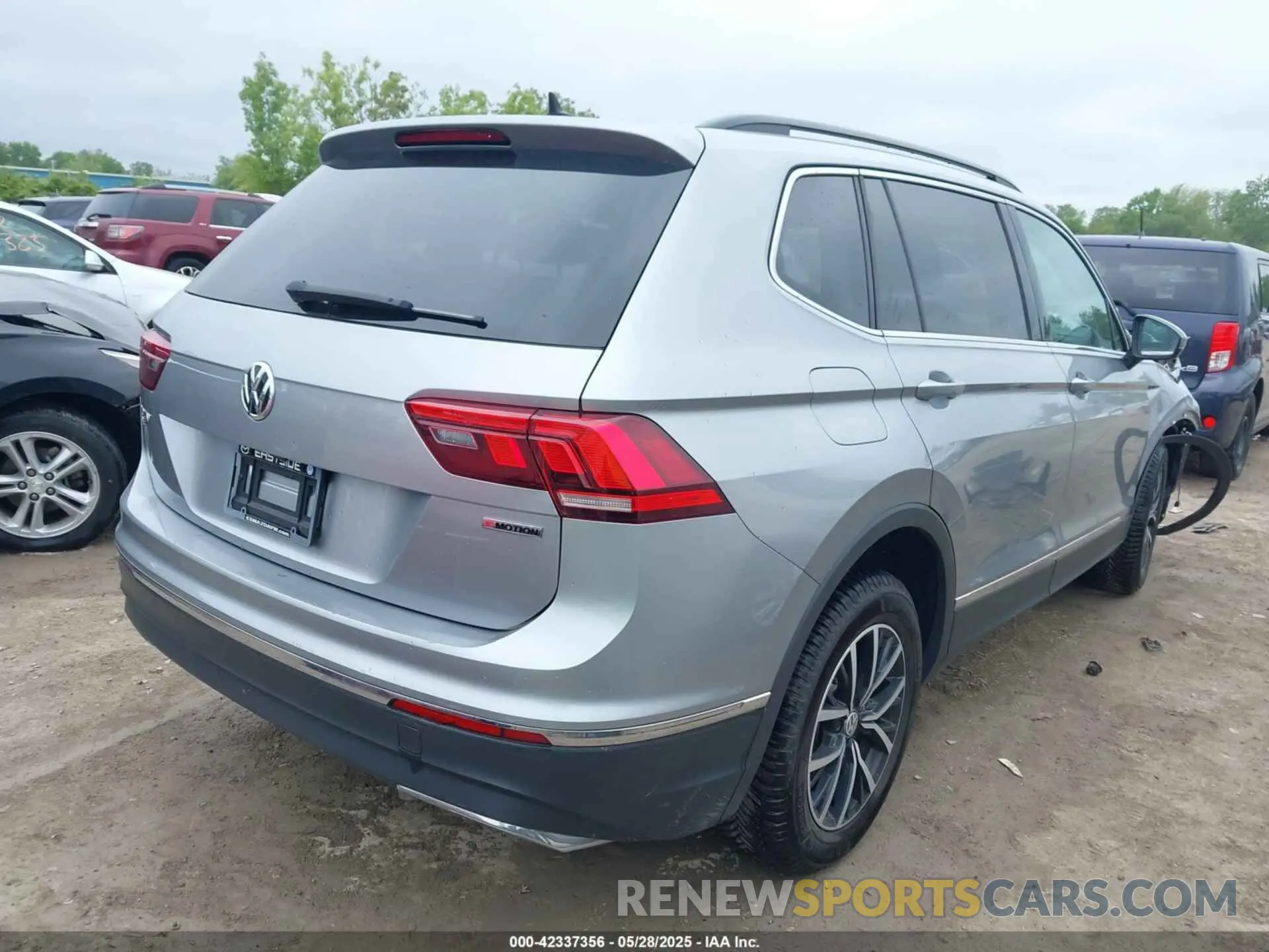 4 Photograph of a damaged car 3VV2B7AX7MM005224 VOLKSWAGEN TIGUAN 2021