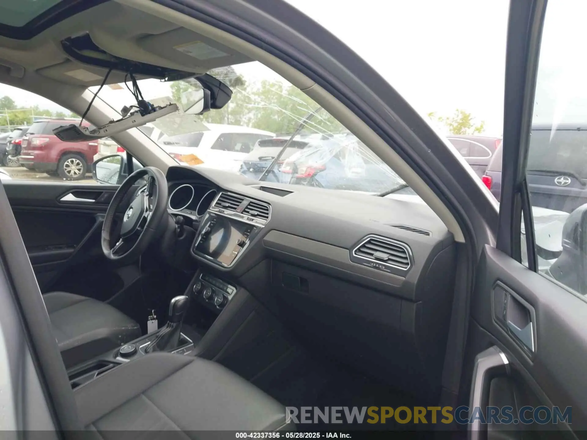 5 Photograph of a damaged car 3VV2B7AX7MM005224 VOLKSWAGEN TIGUAN 2021