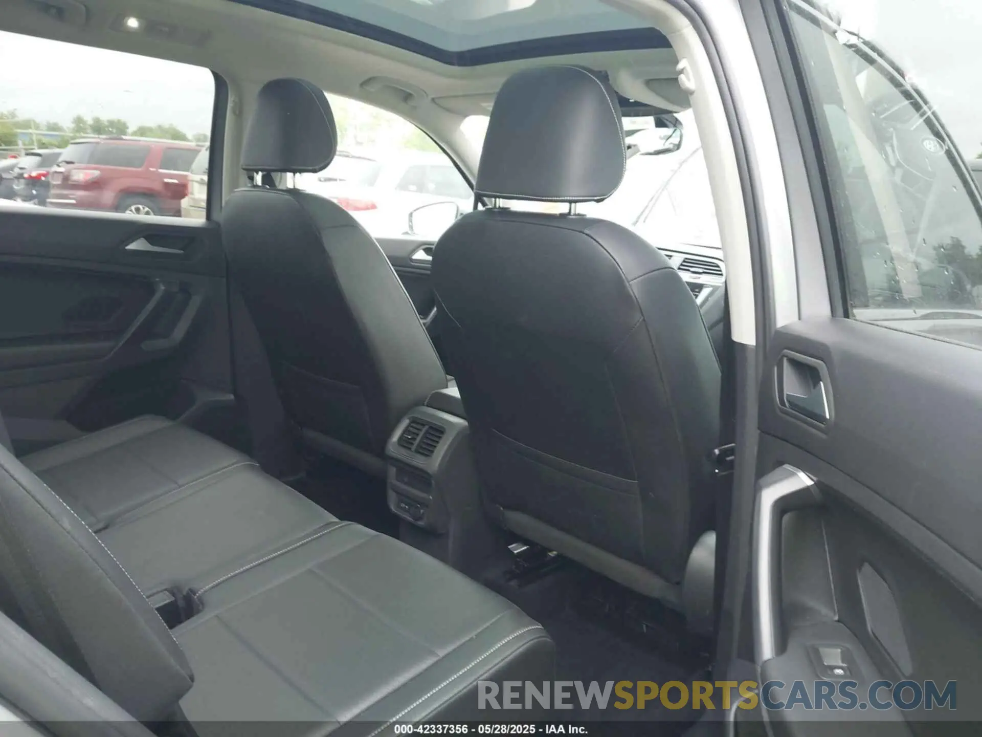 8 Photograph of a damaged car 3VV2B7AX7MM005224 VOLKSWAGEN TIGUAN 2021