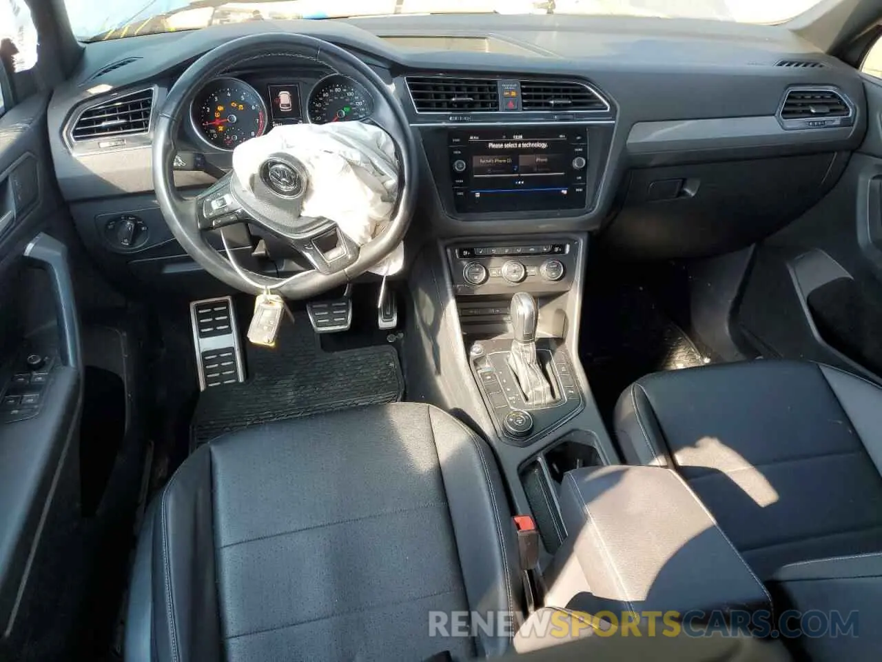 8 Photograph of a damaged car 3VV2B7AX7MM104416 VOLKSWAGEN TIGUAN 2021