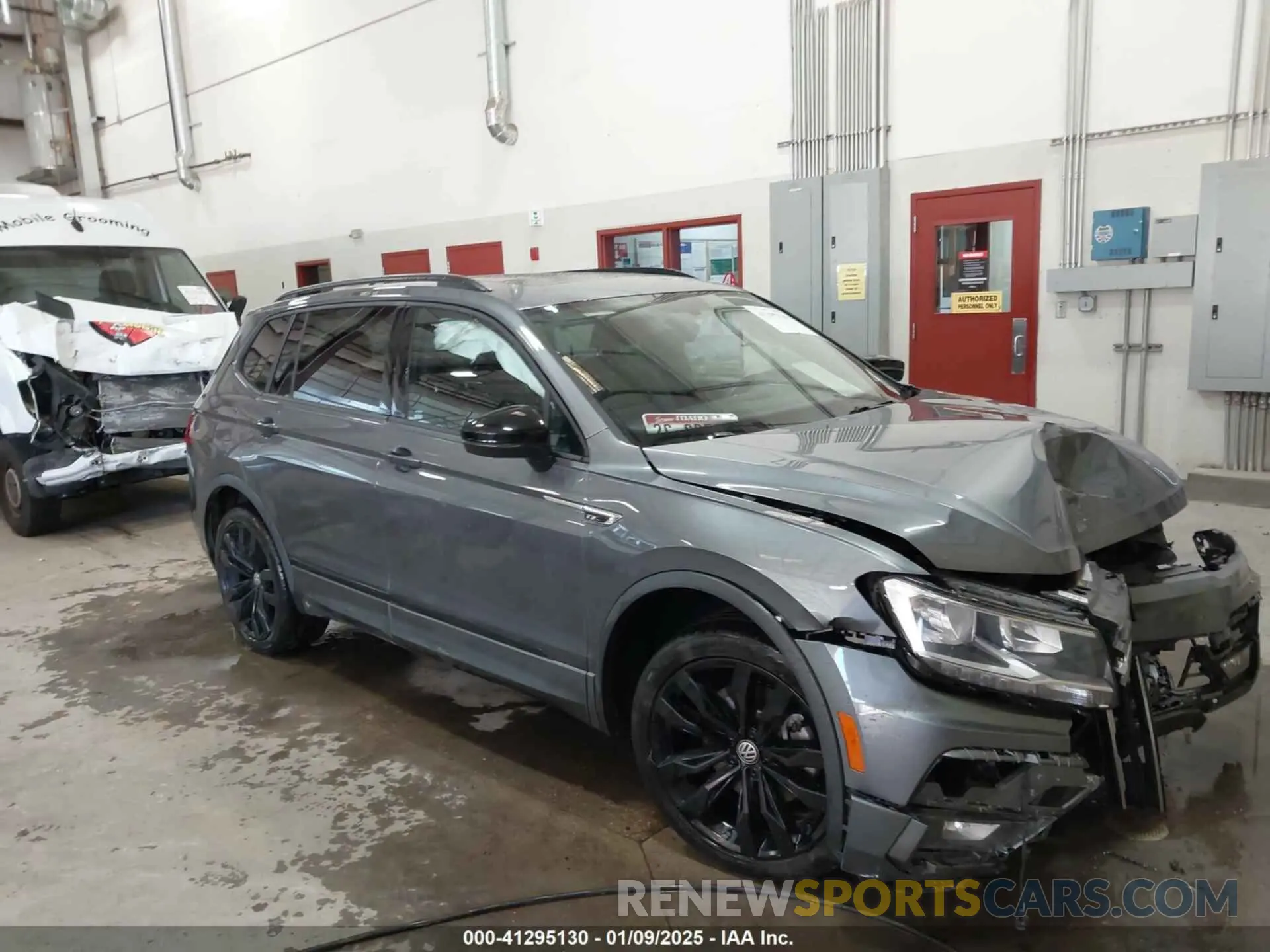 1 Photograph of a damaged car 3VV2B7AX7MM126075 VOLKSWAGEN TIGUAN 2021