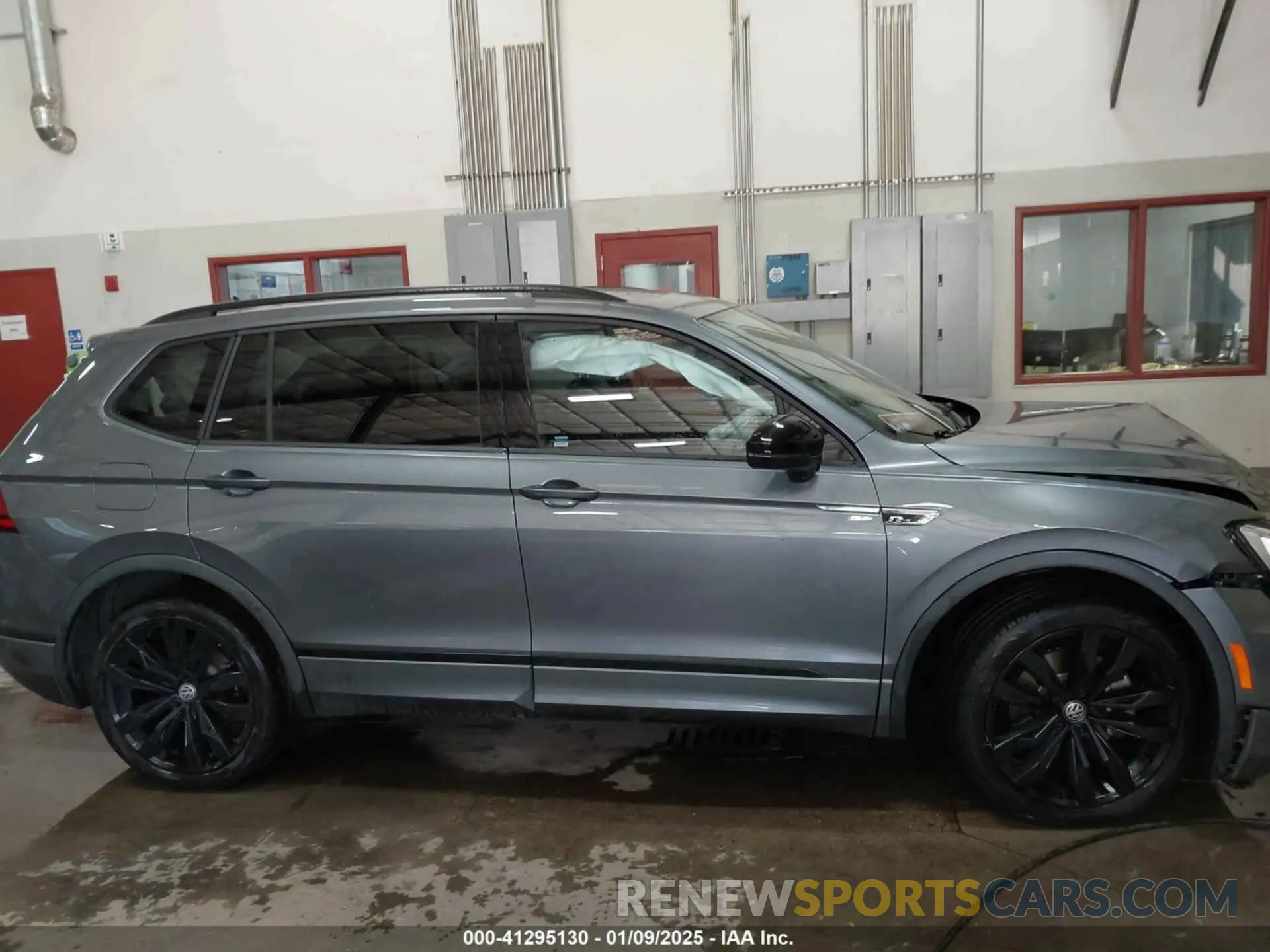 13 Photograph of a damaged car 3VV2B7AX7MM126075 VOLKSWAGEN TIGUAN 2021