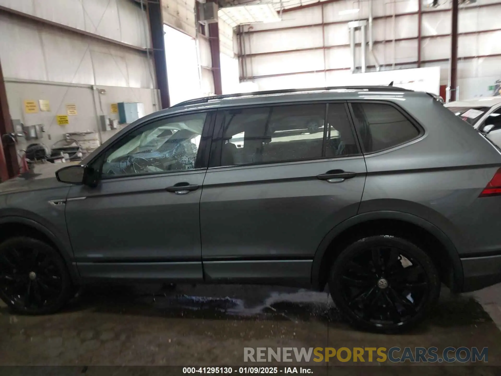 14 Photograph of a damaged car 3VV2B7AX7MM126075 VOLKSWAGEN TIGUAN 2021