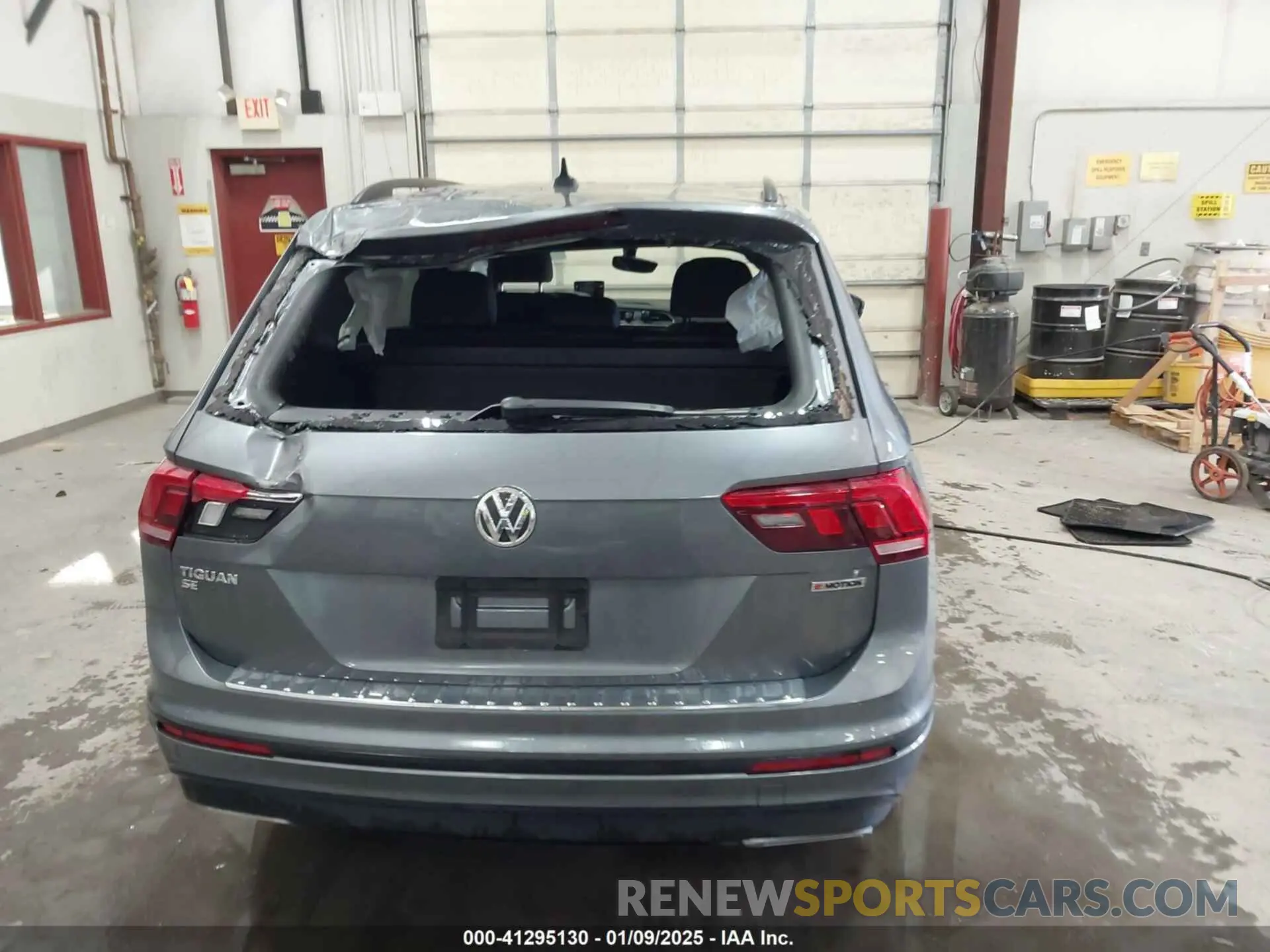16 Photograph of a damaged car 3VV2B7AX7MM126075 VOLKSWAGEN TIGUAN 2021