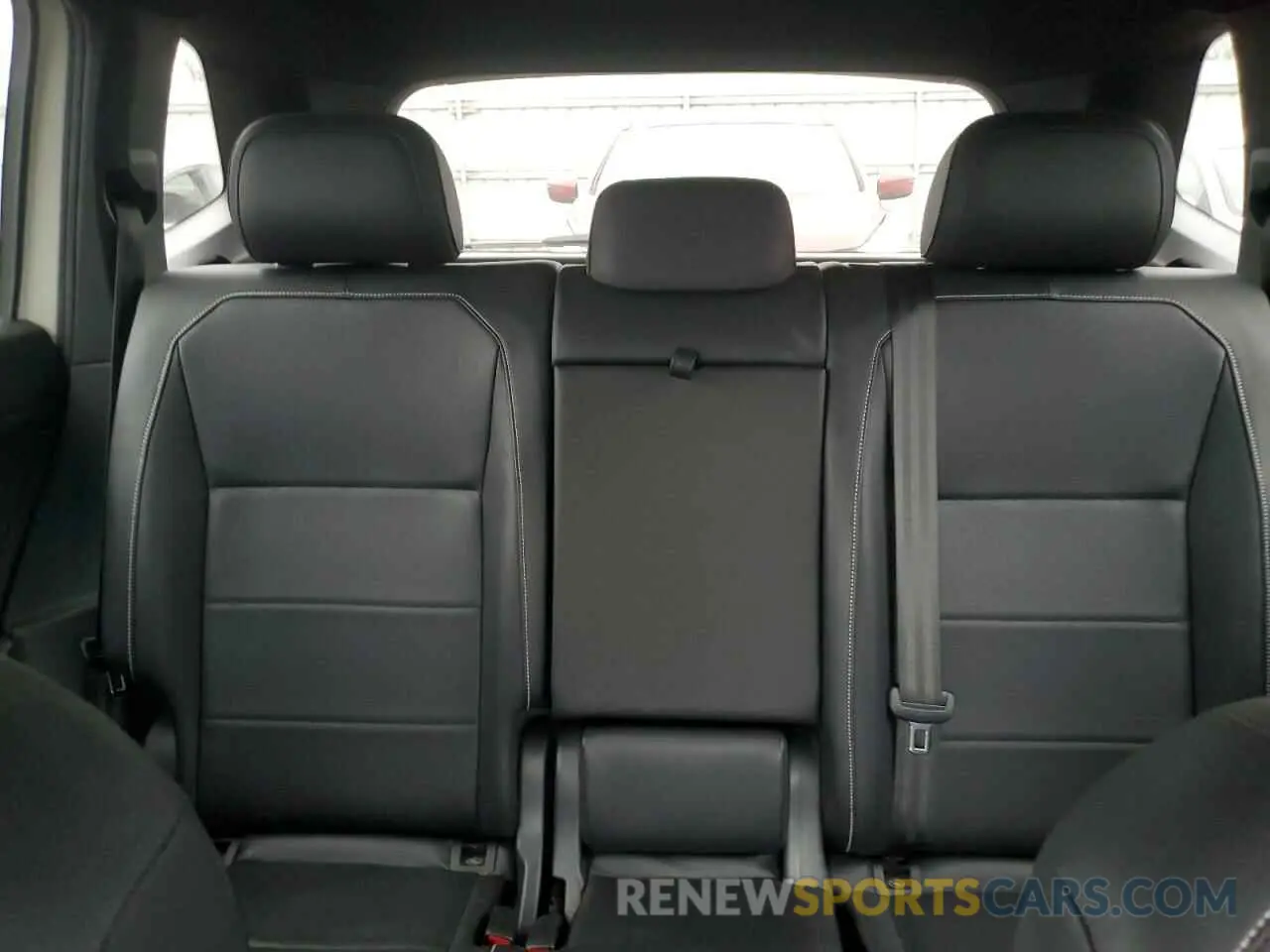 10 Photograph of a damaged car 3VV2B7AX8MM021965 VOLKSWAGEN TIGUAN 2021