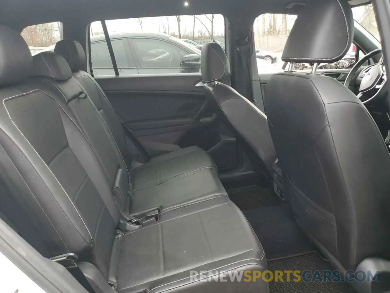 11 Photograph of a damaged car 3VV2B7AX8MM021965 VOLKSWAGEN TIGUAN 2021