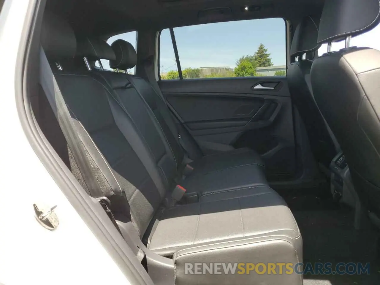 11 Photograph of a damaged car 3VV2B7AX8MM051211 VOLKSWAGEN TIGUAN 2021