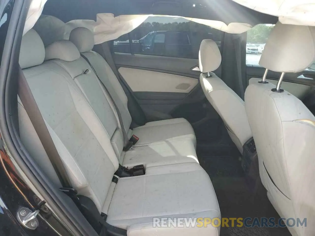 11 Photograph of a damaged car 3VV2B7AX8MM051810 VOLKSWAGEN TIGUAN 2021