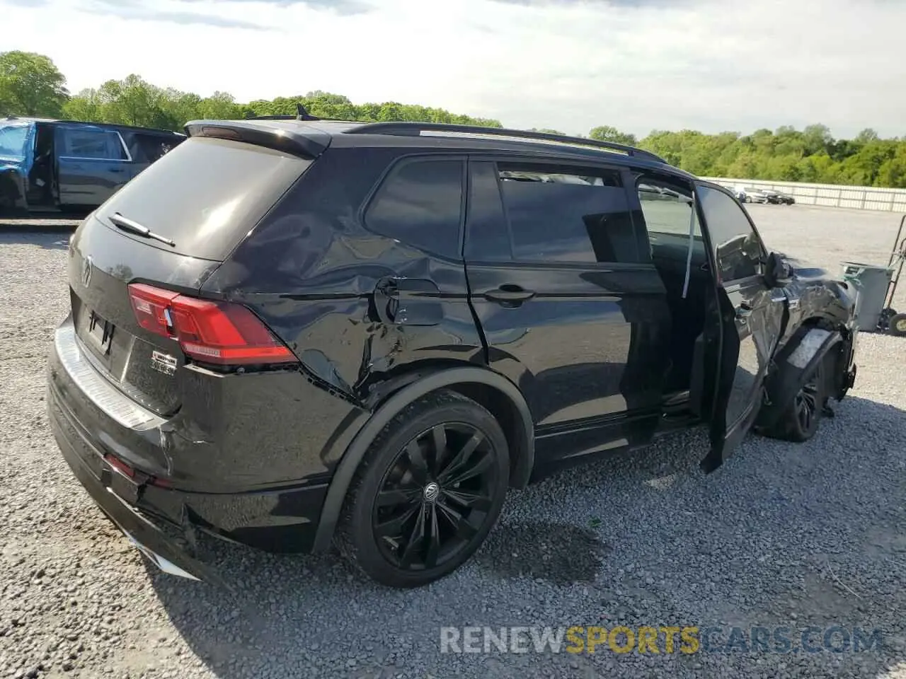 3 Photograph of a damaged car 3VV2B7AX8MM051810 VOLKSWAGEN TIGUAN 2021