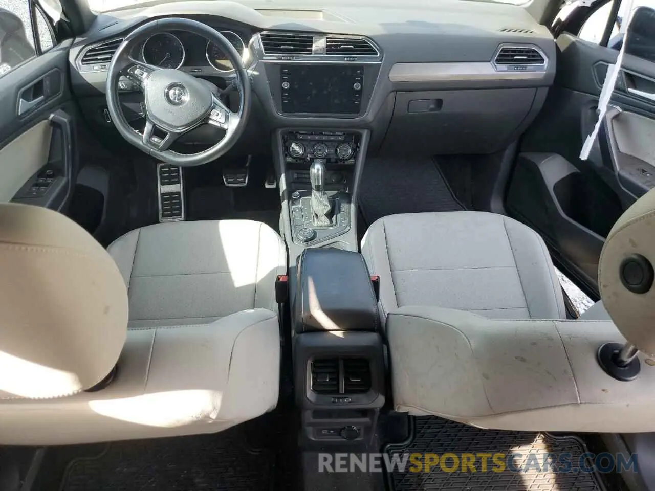 8 Photograph of a damaged car 3VV2B7AX8MM051810 VOLKSWAGEN TIGUAN 2021