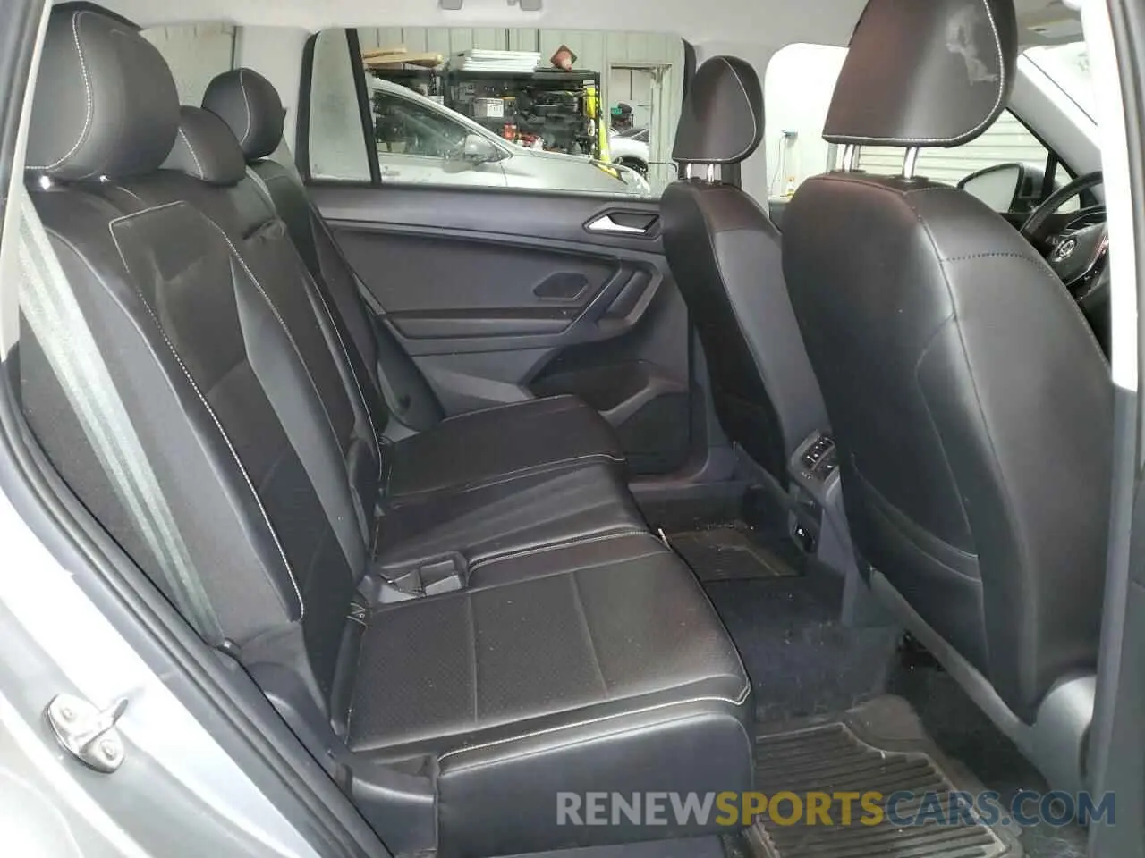 11 Photograph of a damaged car 3VV2B7AX8MM057817 VOLKSWAGEN TIGUAN 2021