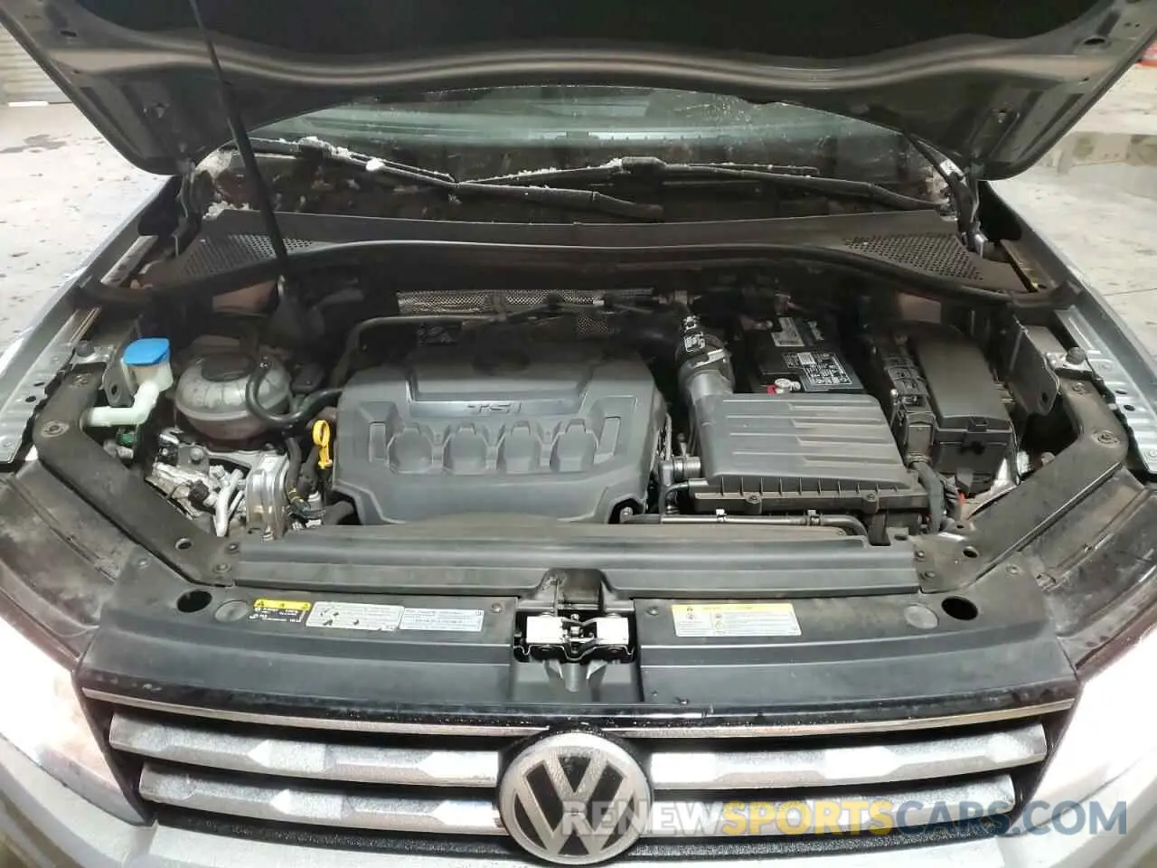 12 Photograph of a damaged car 3VV2B7AX8MM057817 VOLKSWAGEN TIGUAN 2021