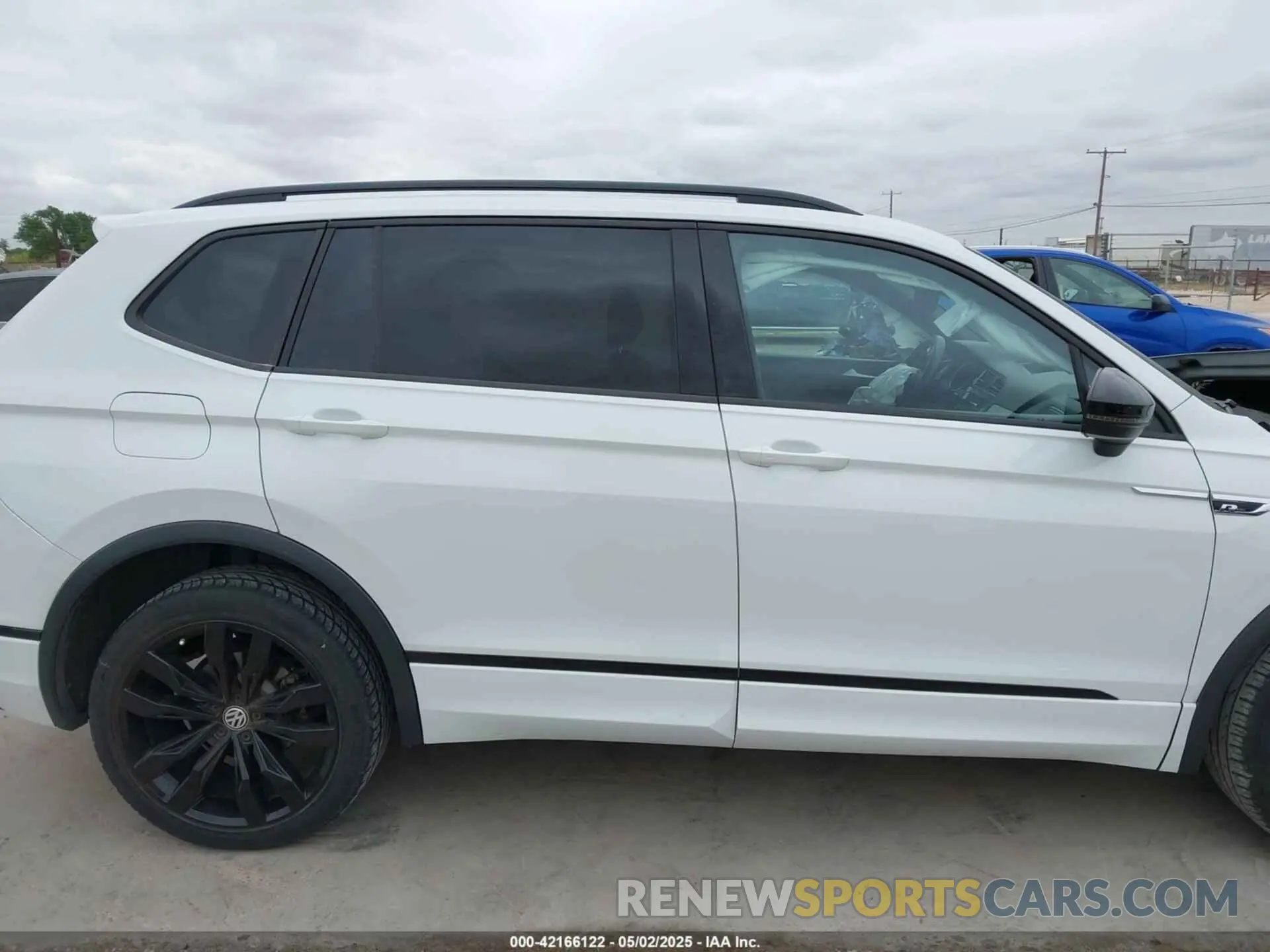 14 Photograph of a damaged car 3VV2B7AX8MM083365 VOLKSWAGEN TIGUAN 2021