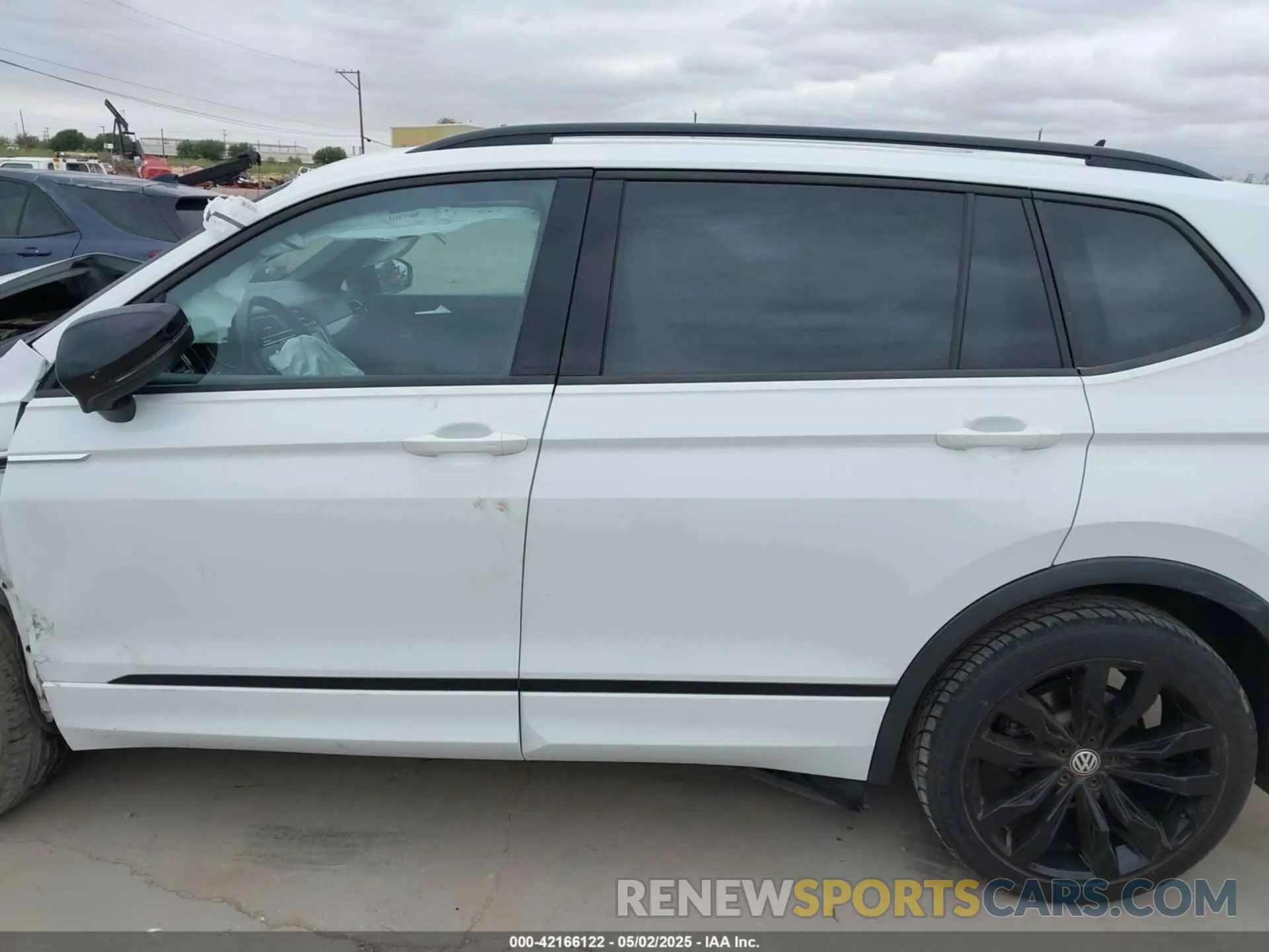 15 Photograph of a damaged car 3VV2B7AX8MM083365 VOLKSWAGEN TIGUAN 2021