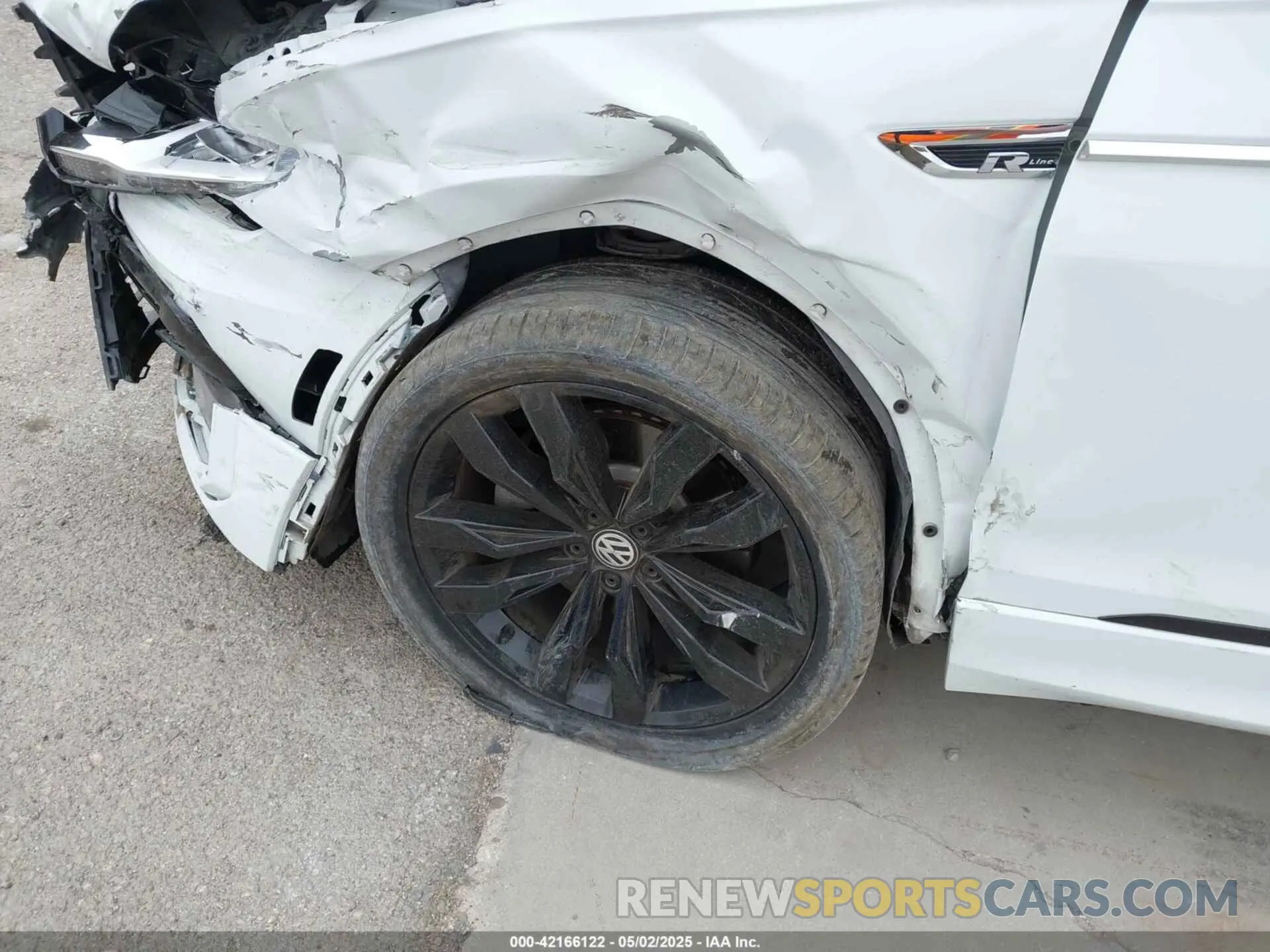 18 Photograph of a damaged car 3VV2B7AX8MM083365 VOLKSWAGEN TIGUAN 2021