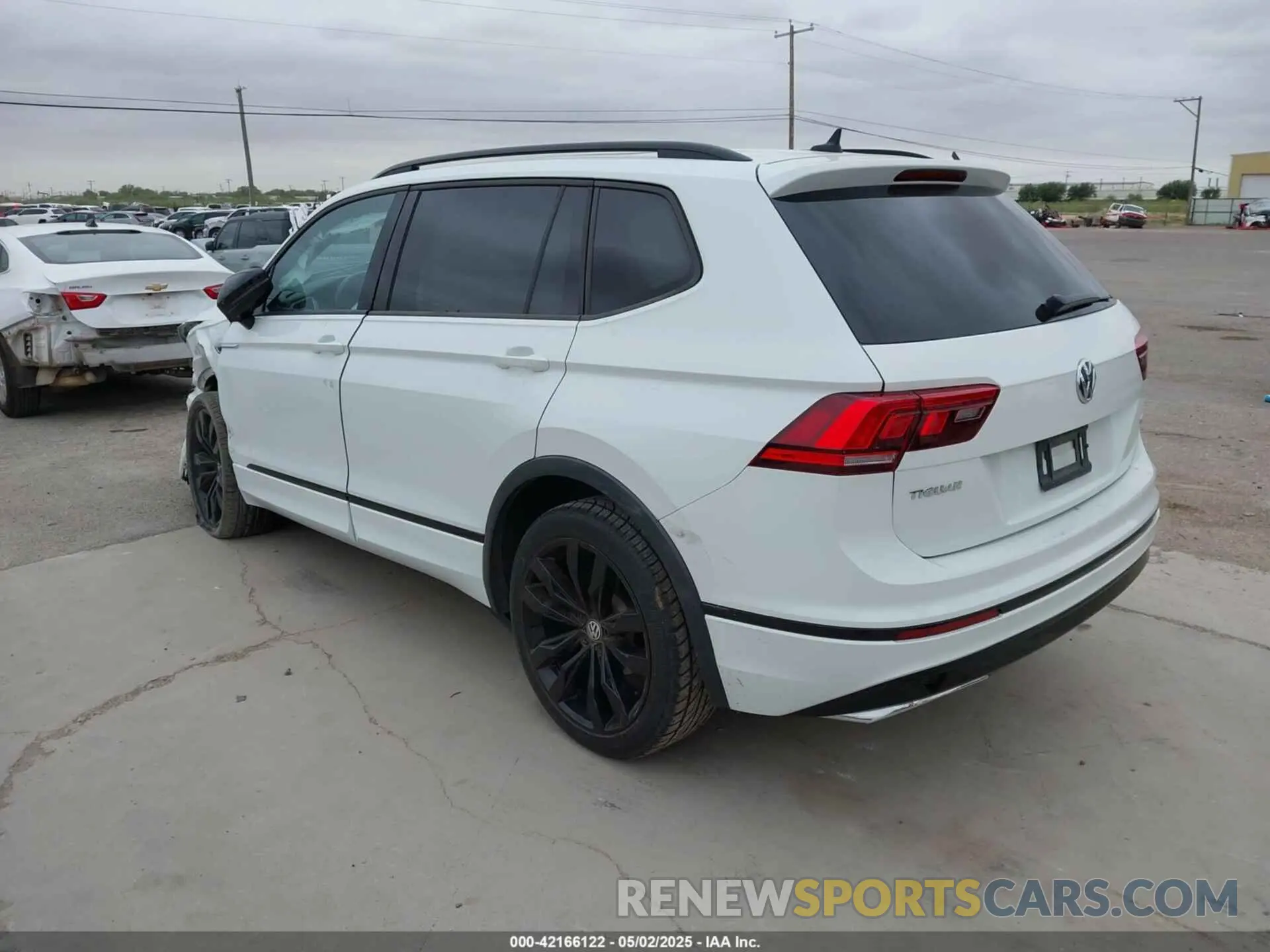 3 Photograph of a damaged car 3VV2B7AX8MM083365 VOLKSWAGEN TIGUAN 2021