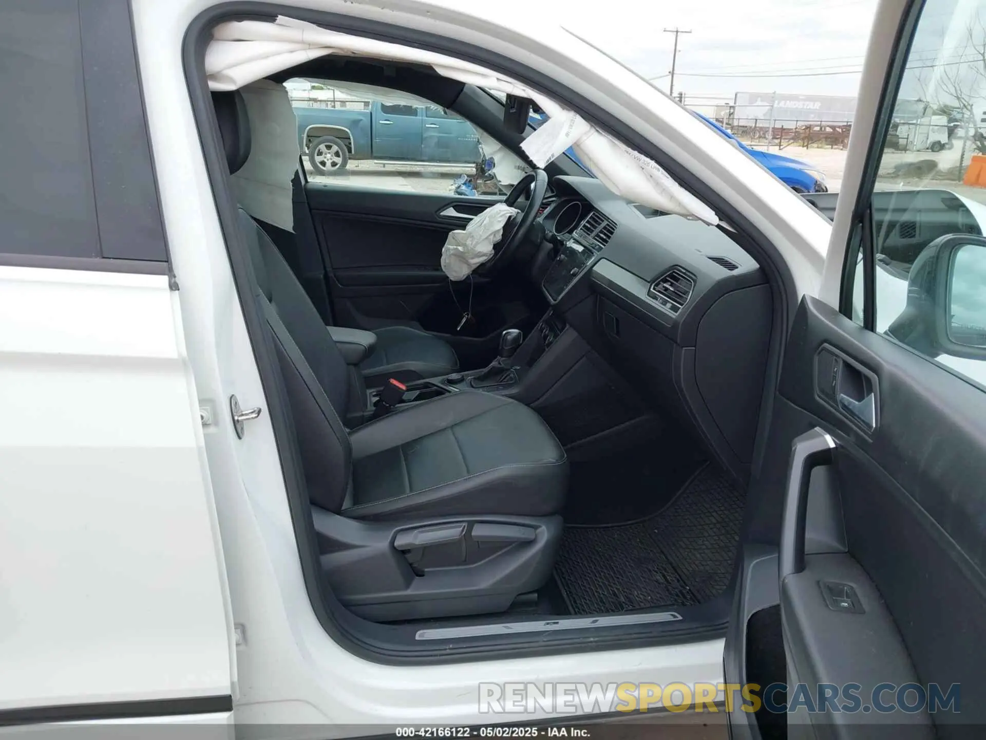 5 Photograph of a damaged car 3VV2B7AX8MM083365 VOLKSWAGEN TIGUAN 2021