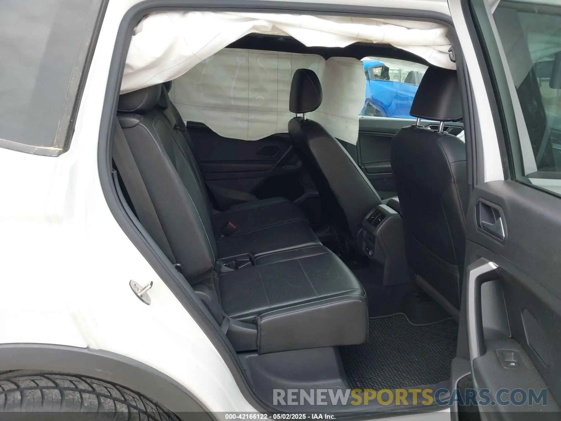8 Photograph of a damaged car 3VV2B7AX8MM083365 VOLKSWAGEN TIGUAN 2021