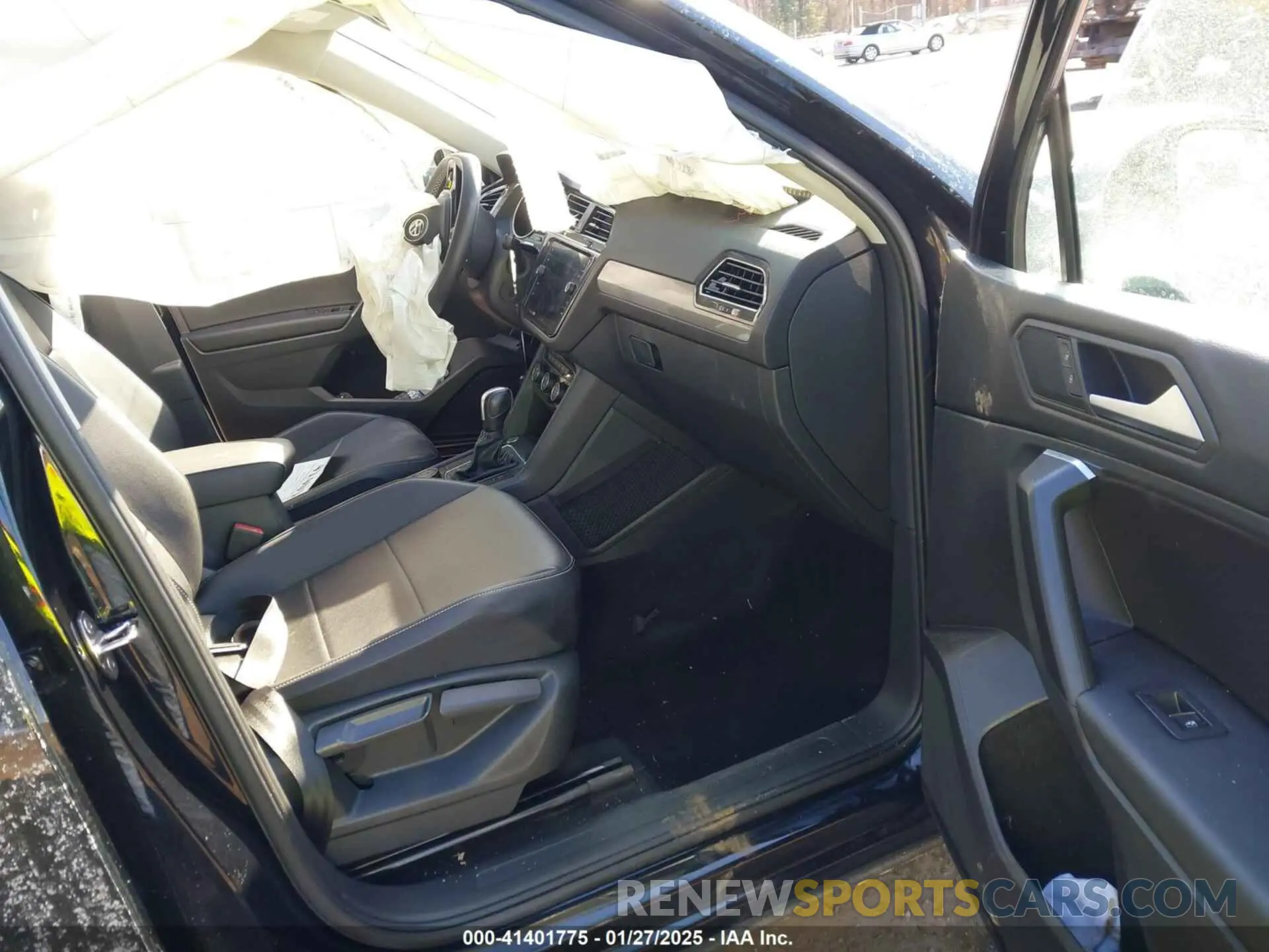 5 Photograph of a damaged car 3VV2B7AX8MM138946 VOLKSWAGEN TIGUAN 2021