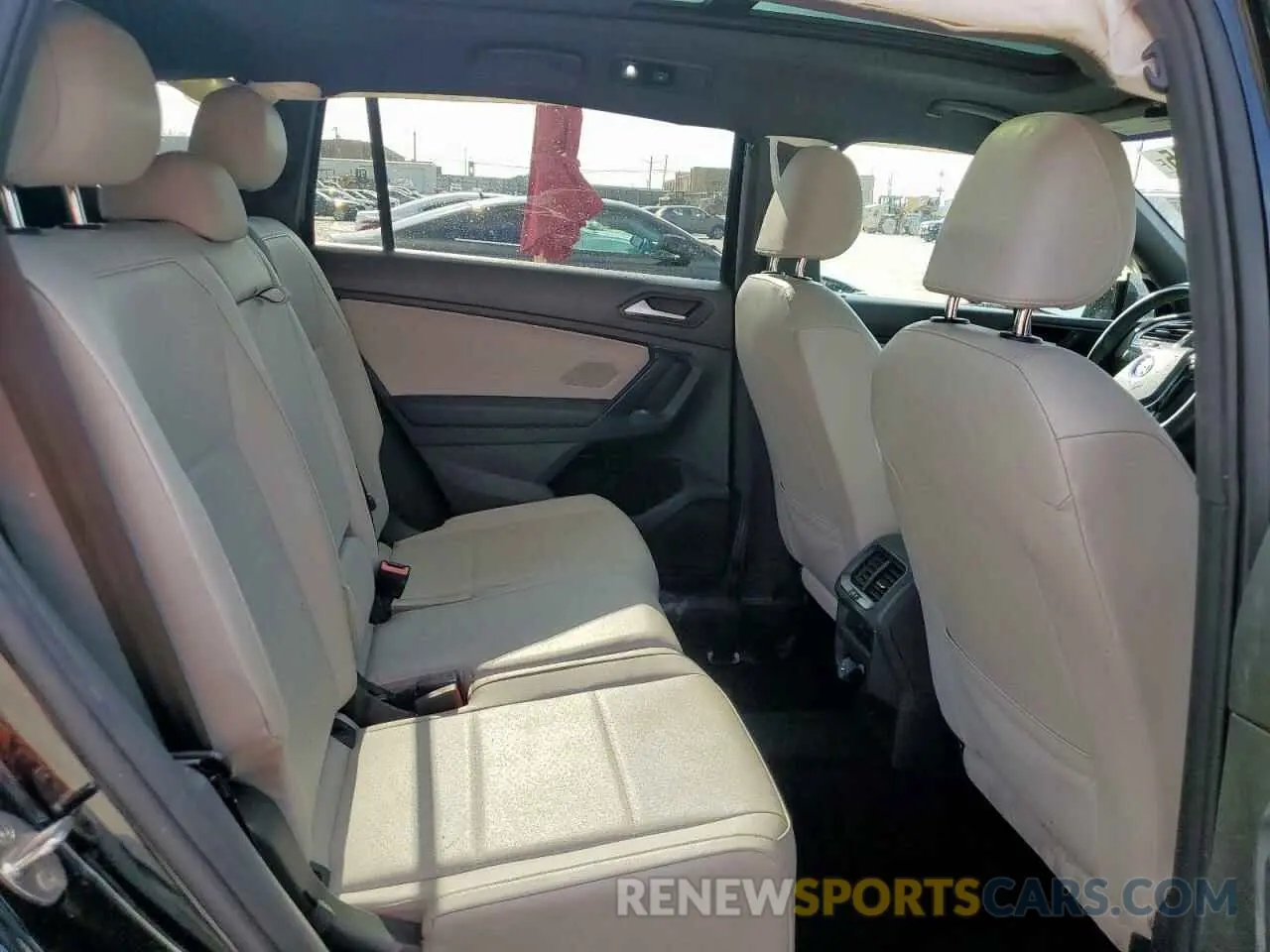 11 Photograph of a damaged car 3VV2B7AX9MM028228 VOLKSWAGEN TIGUAN 2021