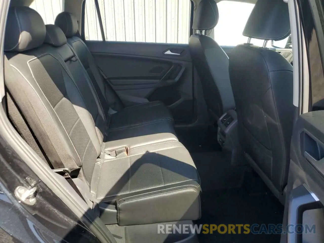11 Photograph of a damaged car 3VV2B7AX9MM058863 VOLKSWAGEN TIGUAN 2021