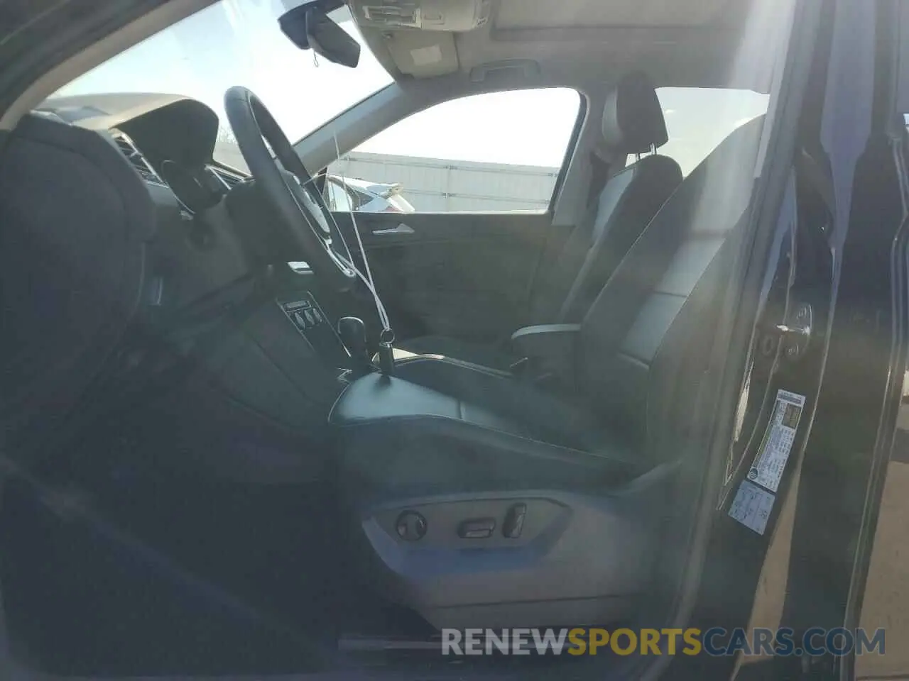 7 Photograph of a damaged car 3VV2B7AX9MM058863 VOLKSWAGEN TIGUAN 2021