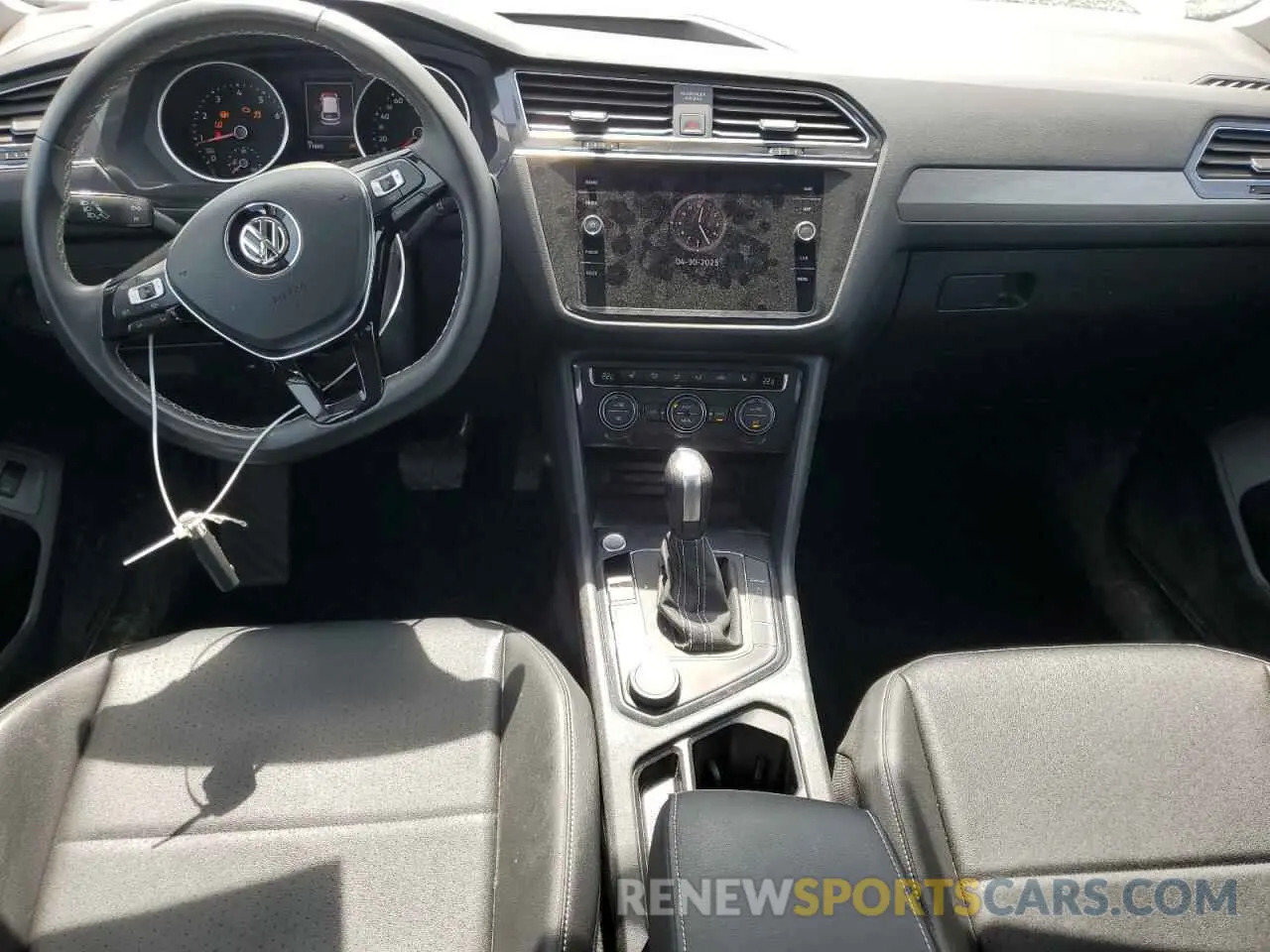 8 Photograph of a damaged car 3VV2B7AX9MM084945 VOLKSWAGEN TIGUAN 2021