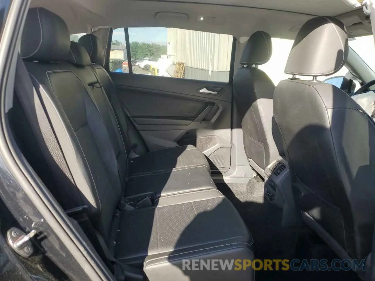 11 Photograph of a damaged car 3VV2B7AX9MM136445 VOLKSWAGEN TIGUAN 2021