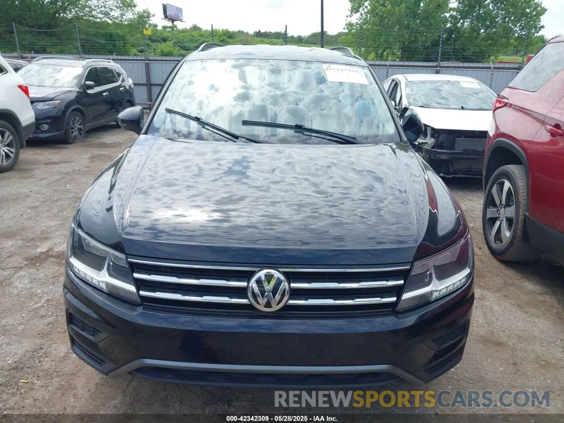 12 Photograph of a damaged car 3VV2B7AXXMM002043 VOLKSWAGEN TIGUAN 2021
