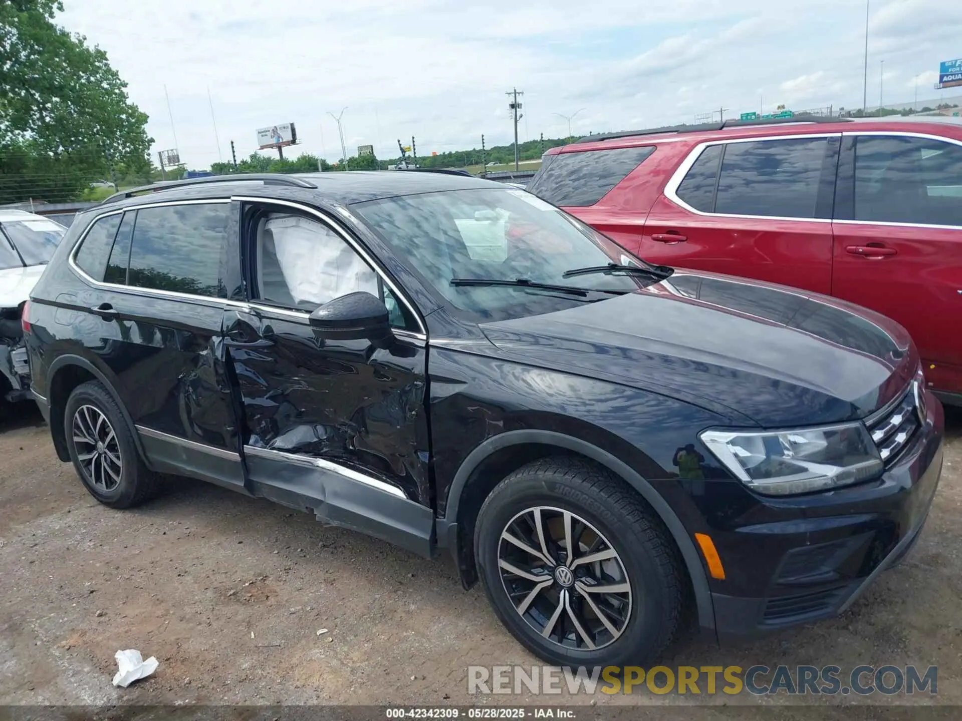13 Photograph of a damaged car 3VV2B7AXXMM002043 VOLKSWAGEN TIGUAN 2021