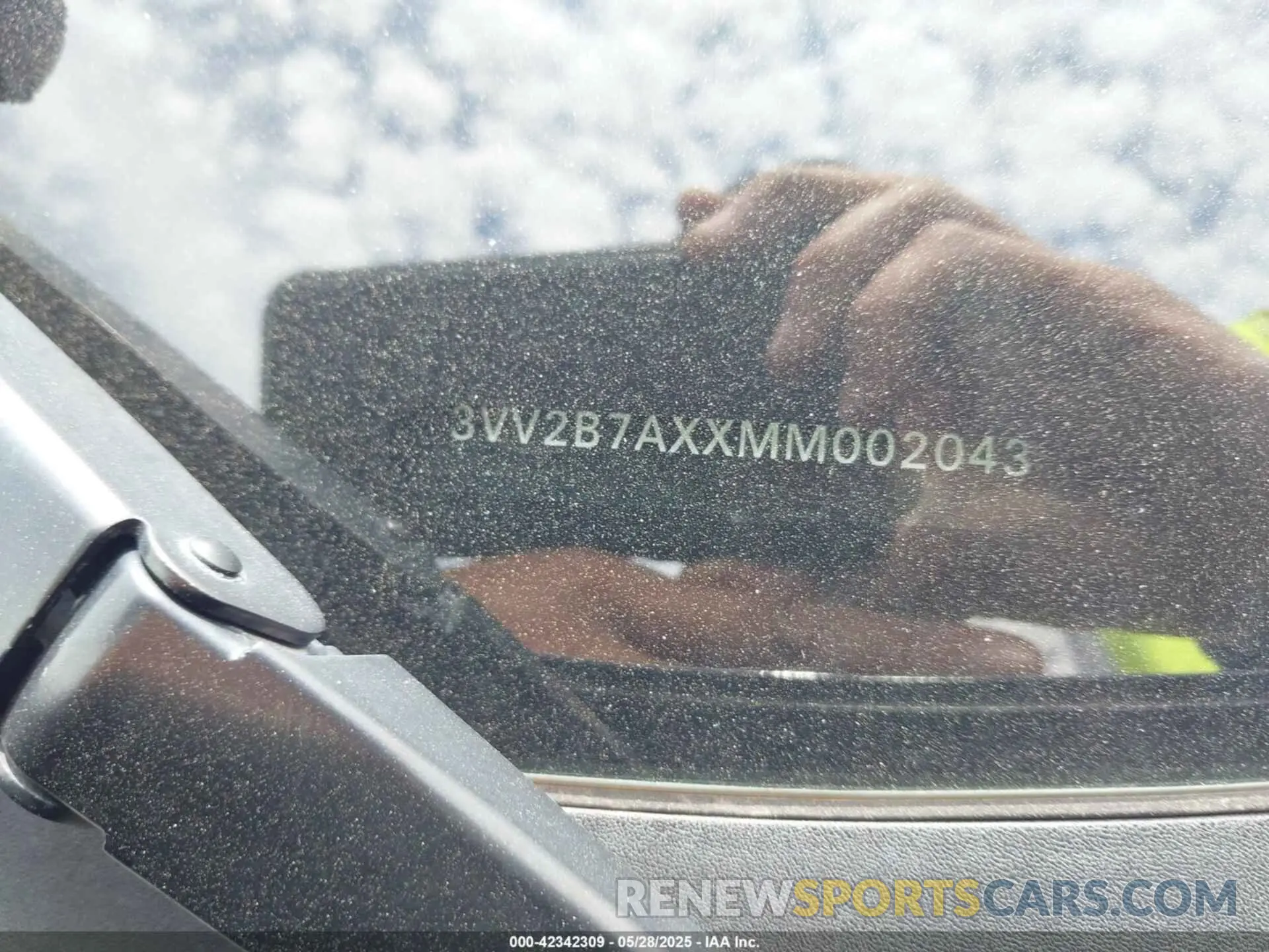 15 Photograph of a damaged car 3VV2B7AXXMM002043 VOLKSWAGEN TIGUAN 2021