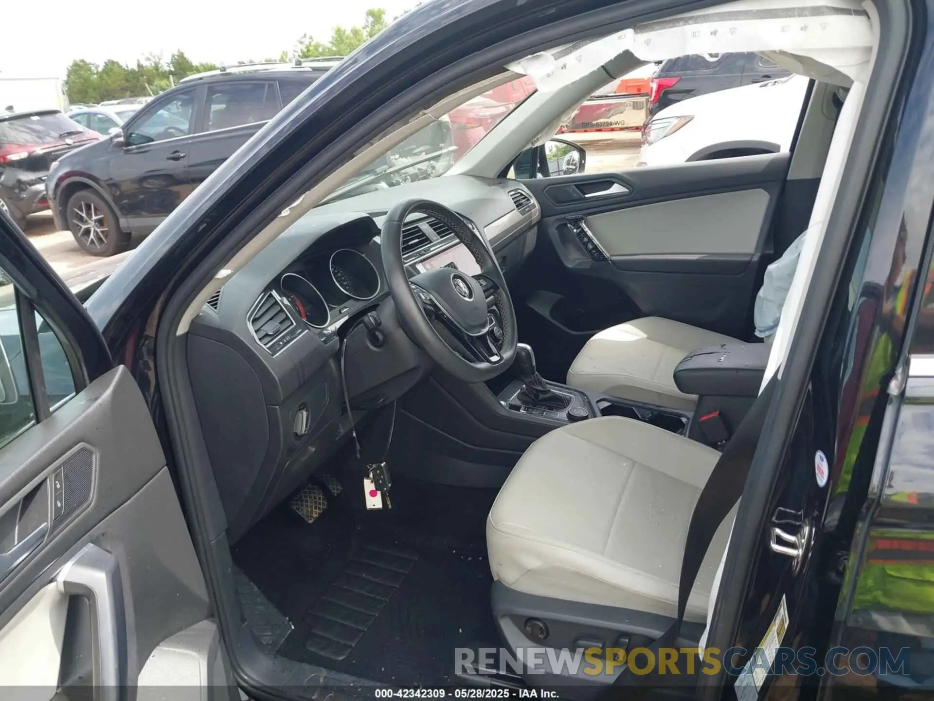 5 Photograph of a damaged car 3VV2B7AXXMM002043 VOLKSWAGEN TIGUAN 2021