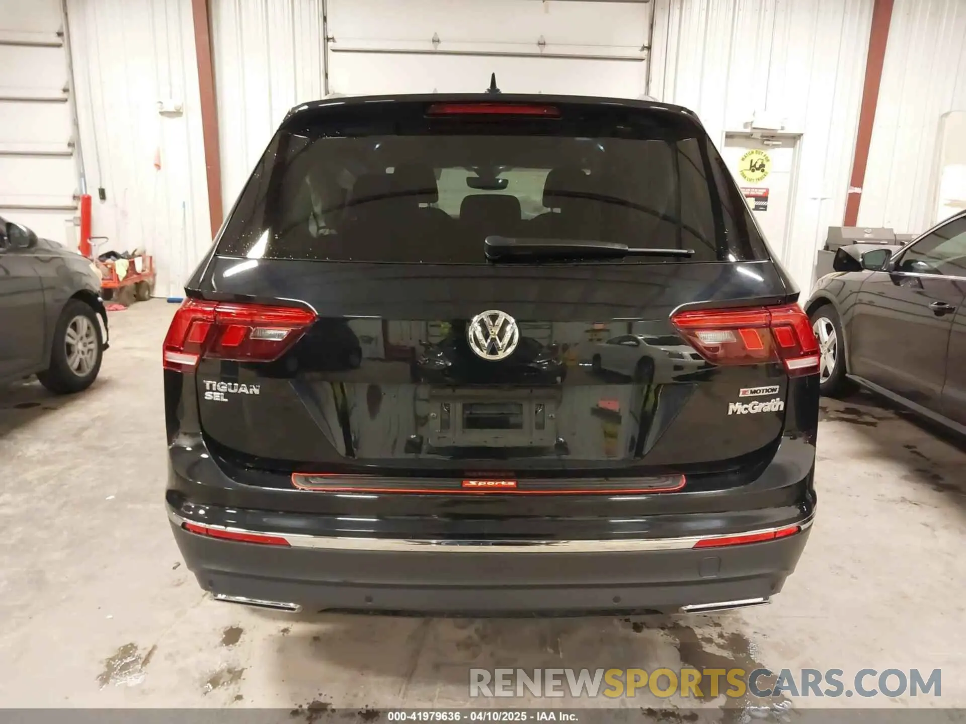 17 Photograph of a damaged car 3VV2B7AXXMM034880 VOLKSWAGEN TIGUAN 2021